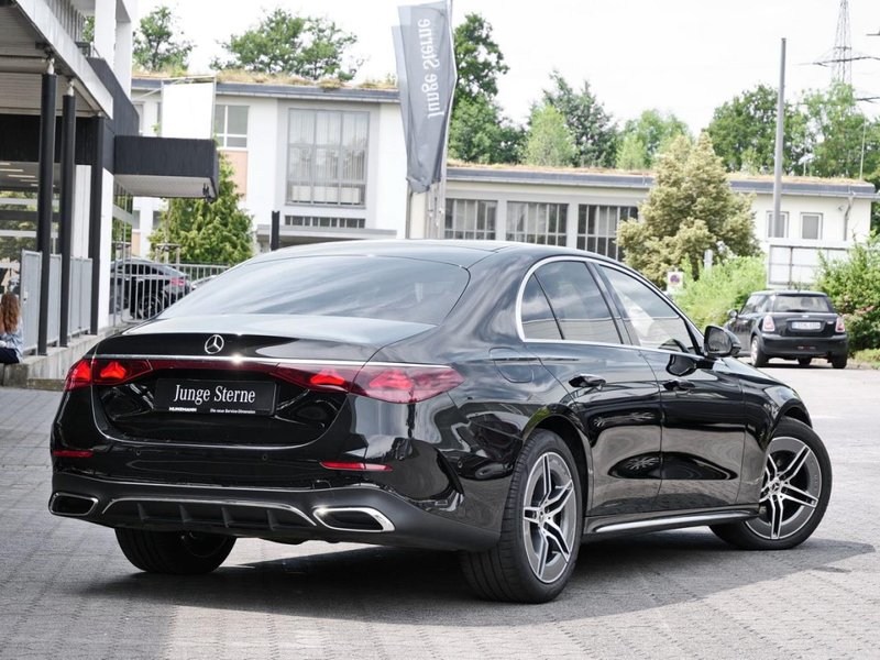 Mercedes-Benz E 450 d 4M AMG Distronic Panorama 360° AHK — photo 3