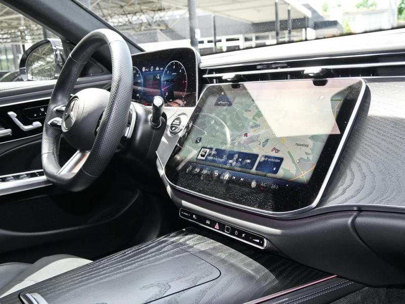 Mercedes-Benz E 450 d 4M AMG Distronic Panorama 360° AHK — photo 9