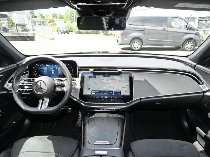 Mercedes-Benz E 450 d 4M AMG Distronic Panorama 360° AHK — photo 12