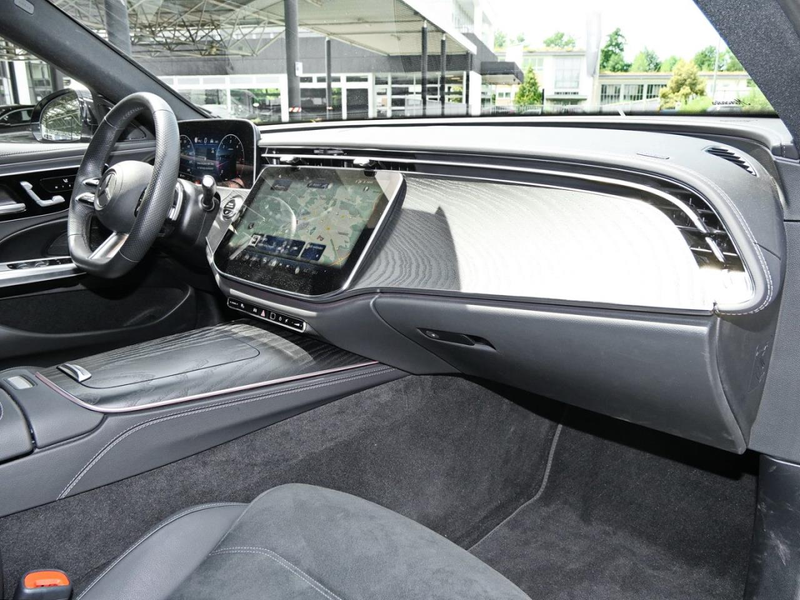 Mercedes-Benz E 450 d 4M AMG Distronic Panorama 360° AHK — photo 8