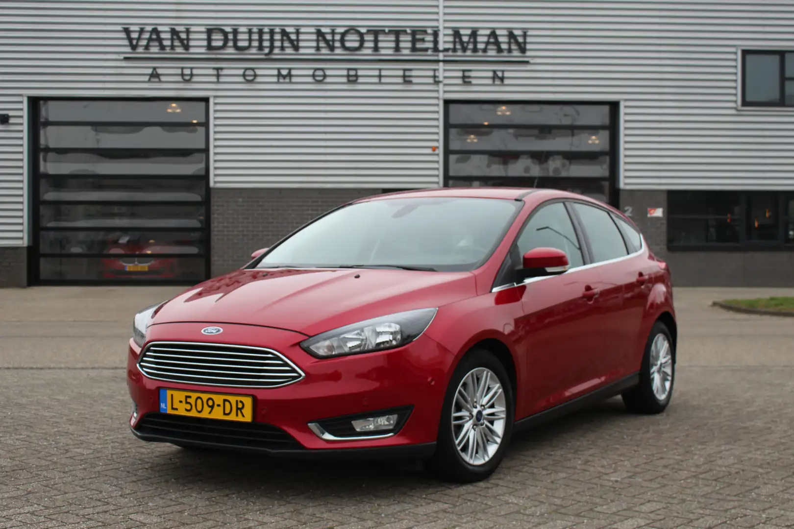 Ford Focus 1.0 First Edition / Navigatie / Keyless / PDC Rood - 1