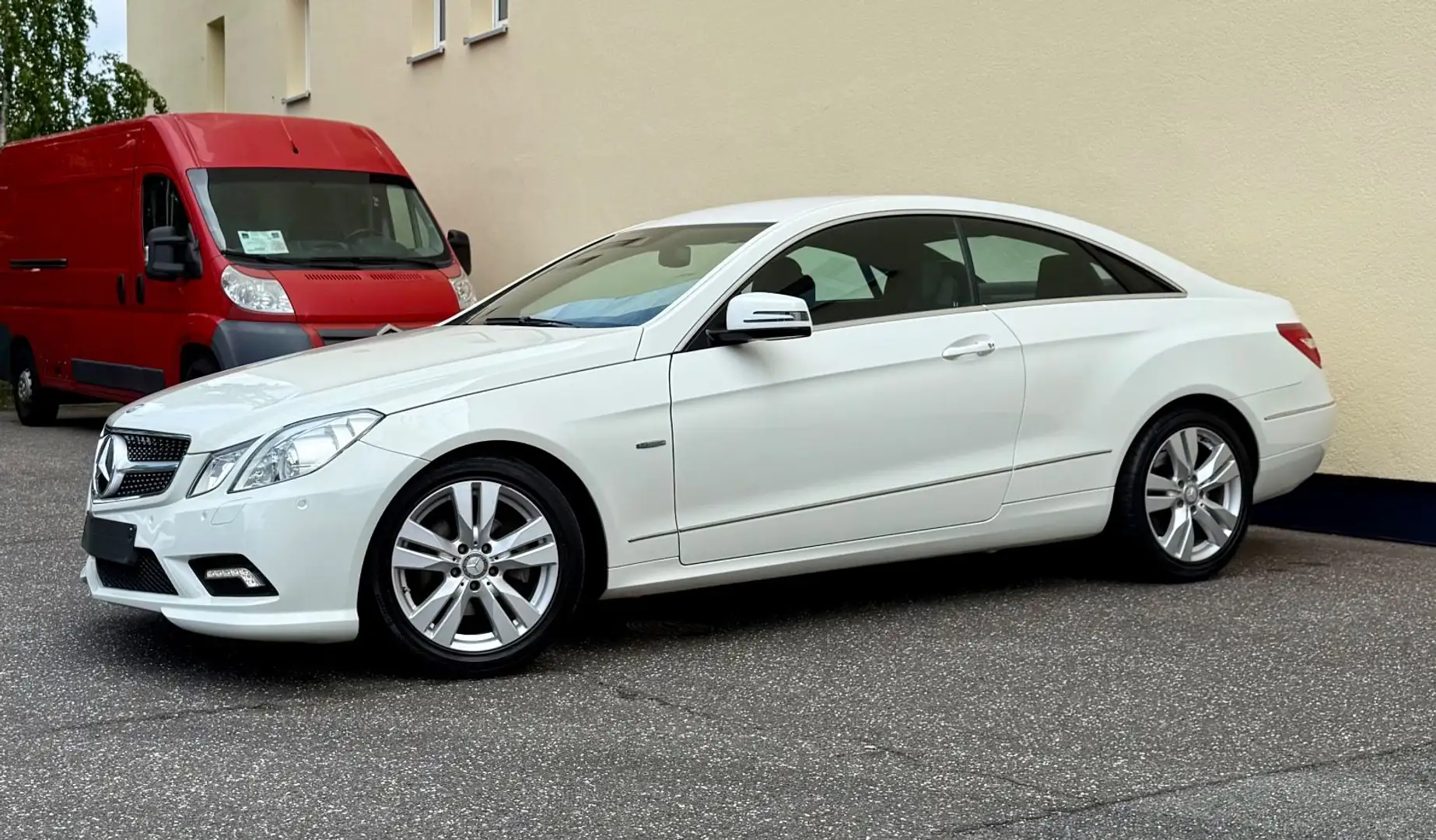 Mercedes-Benz E 200 Coupe AMG LINE XENON PDC GARANTIE Weiß - 2