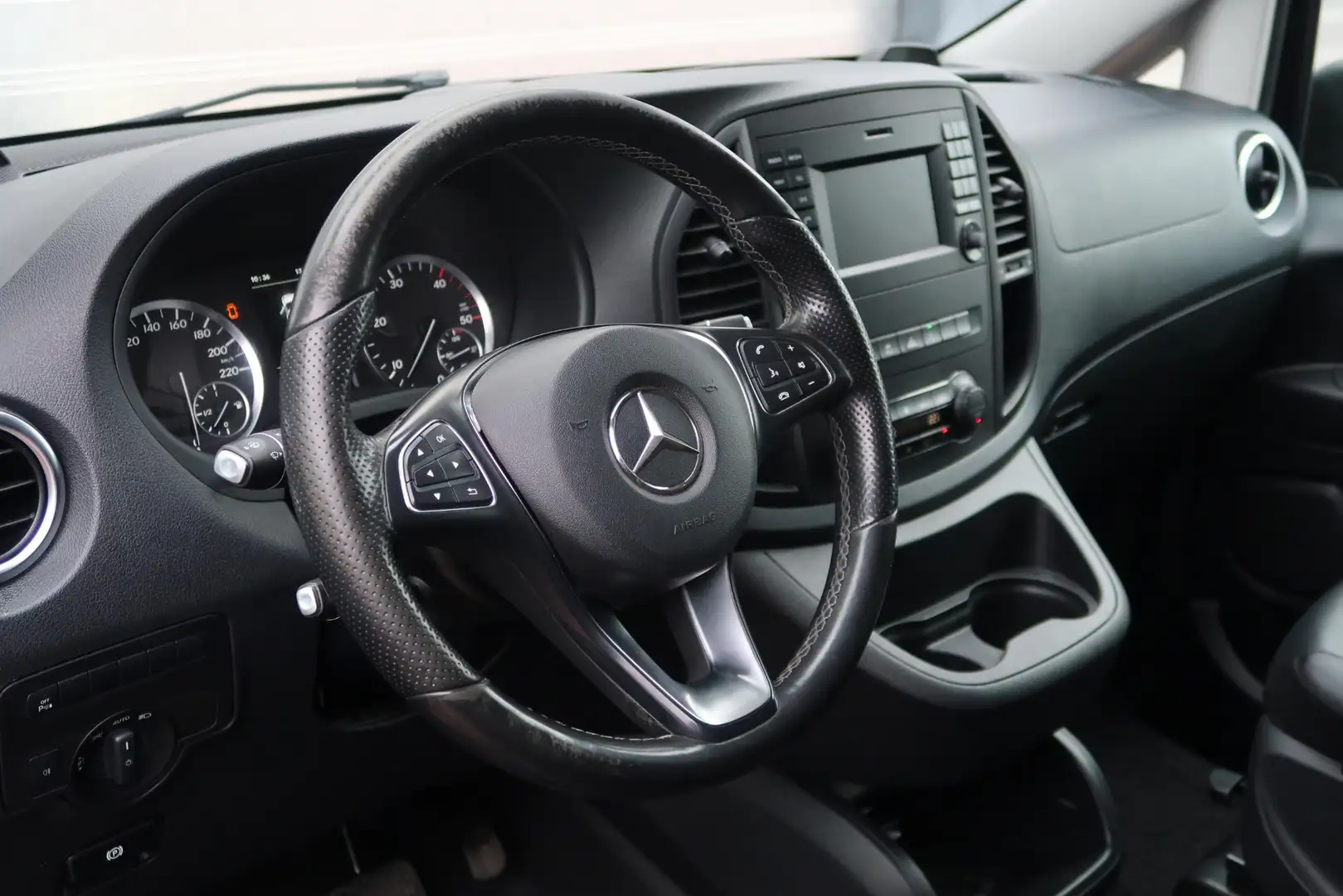 Mercedes-Benz Vito 114 CDI Lang Business AUT/ LED/ LEDER/ STOELVERW/ Schwarz - 2