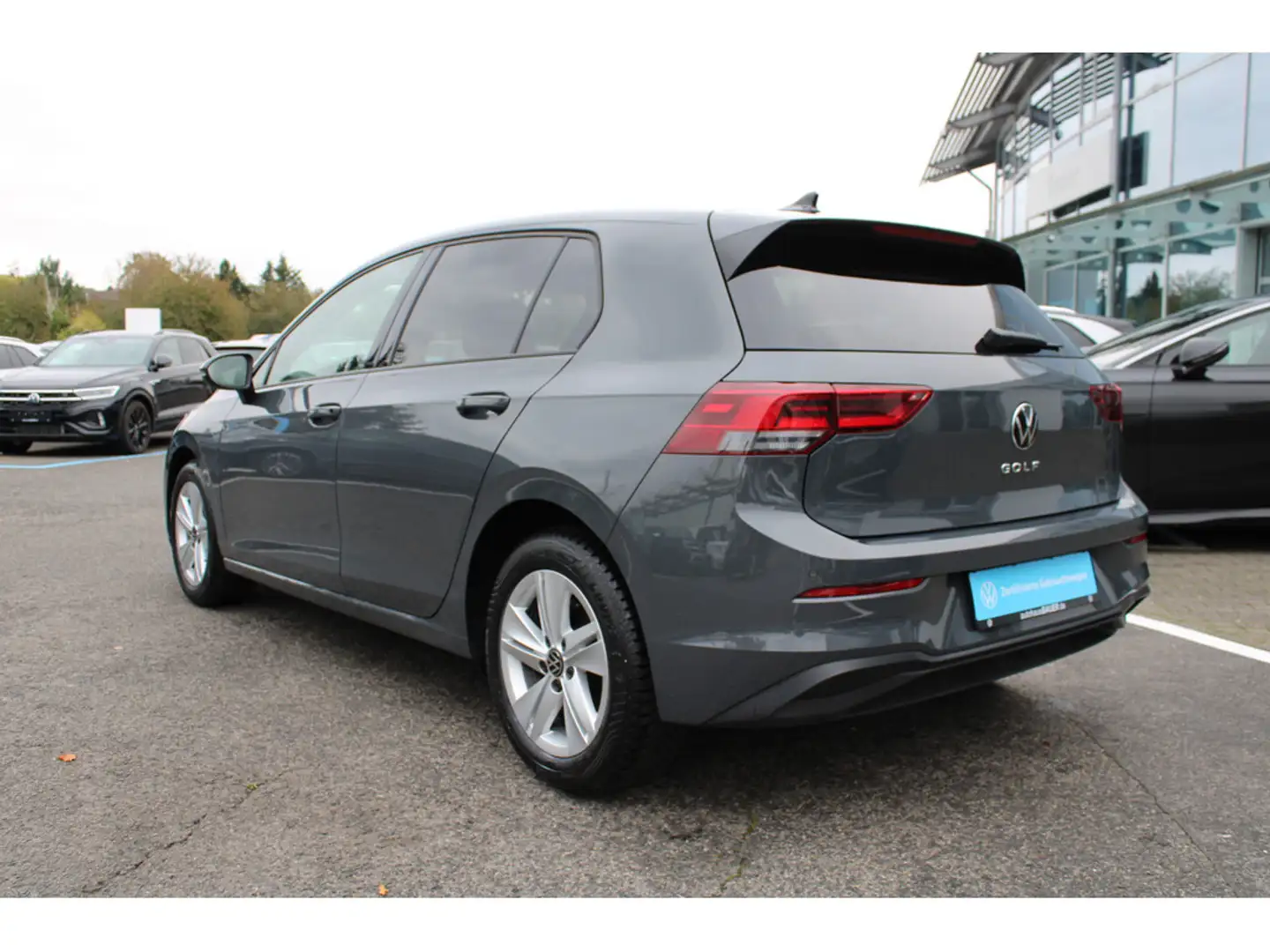 Volkswagen Golf VIII 1.5l TSI Life *WinterPaket,LED,WeConnect,AirC Grau - 2