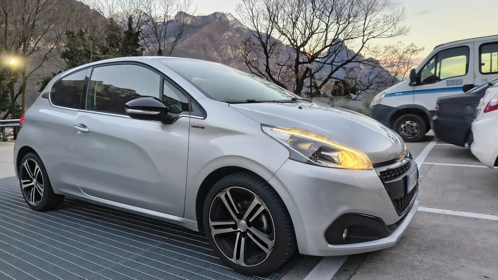 Peugeot 208 3p 1.2 puretech t GT Line s&s 110cv eat6 - 1