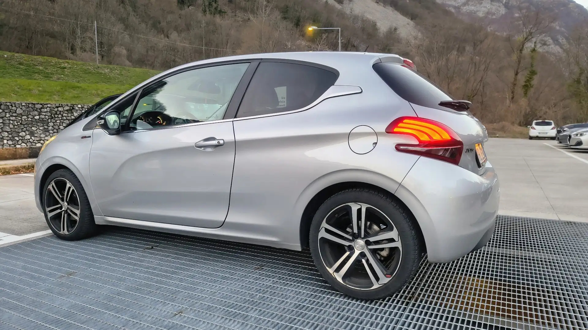 Peugeot 208 3p 1.2 puretech t GT Line s&s 110cv eat6 - 2