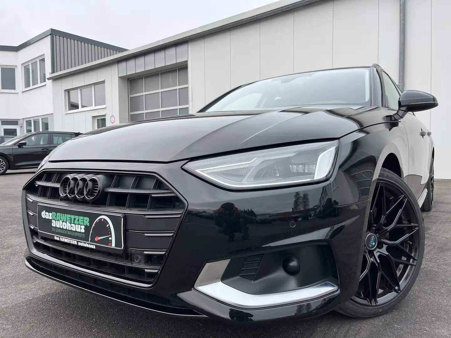 Audi A4 Avant 35 2.0 TDI S tronic Blackline 175€ m. 20% Schwarz - 1
