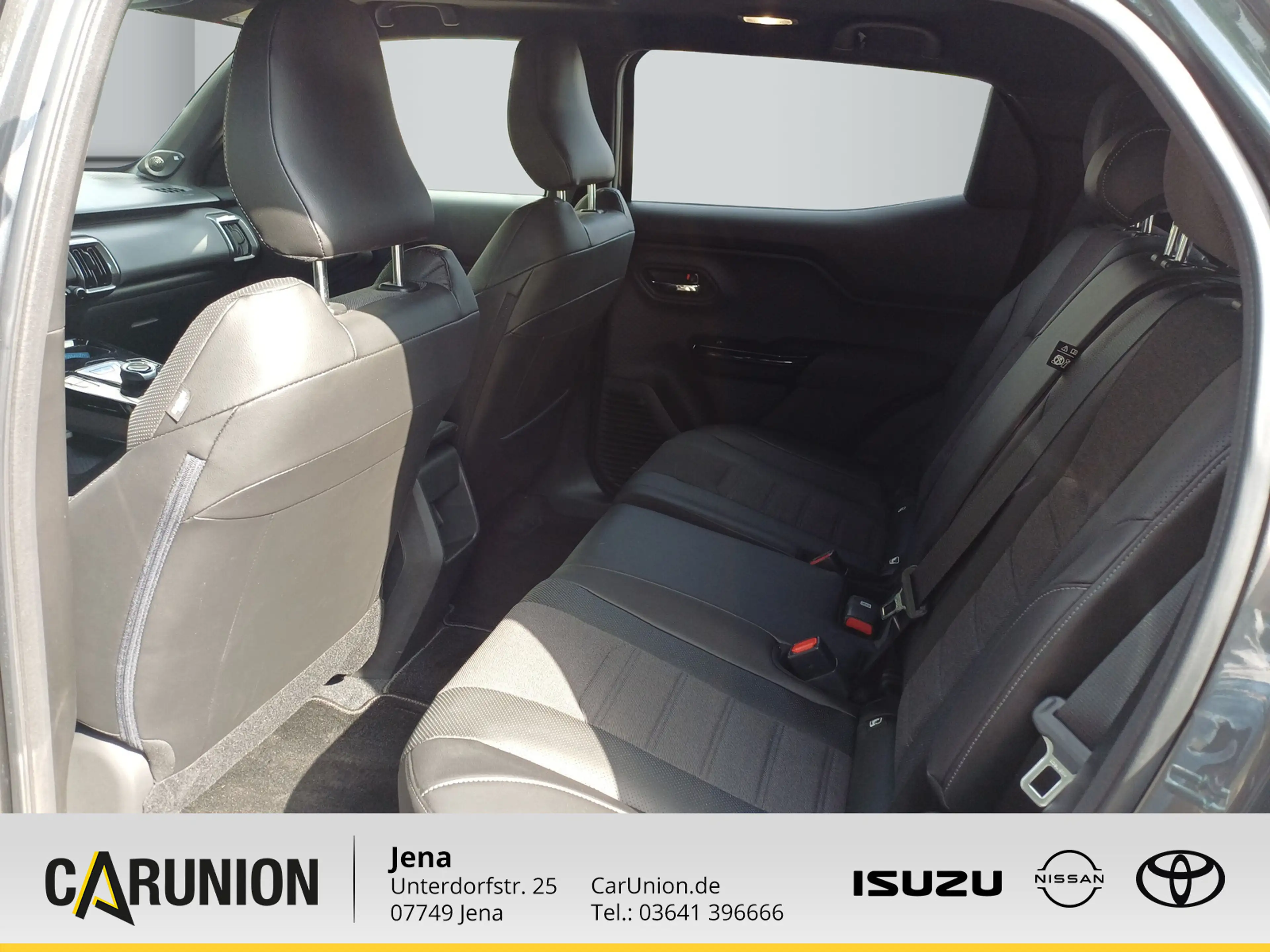 Toyota Urban Cruiser BEV 4x2 Lounge 128 kW — photo 8