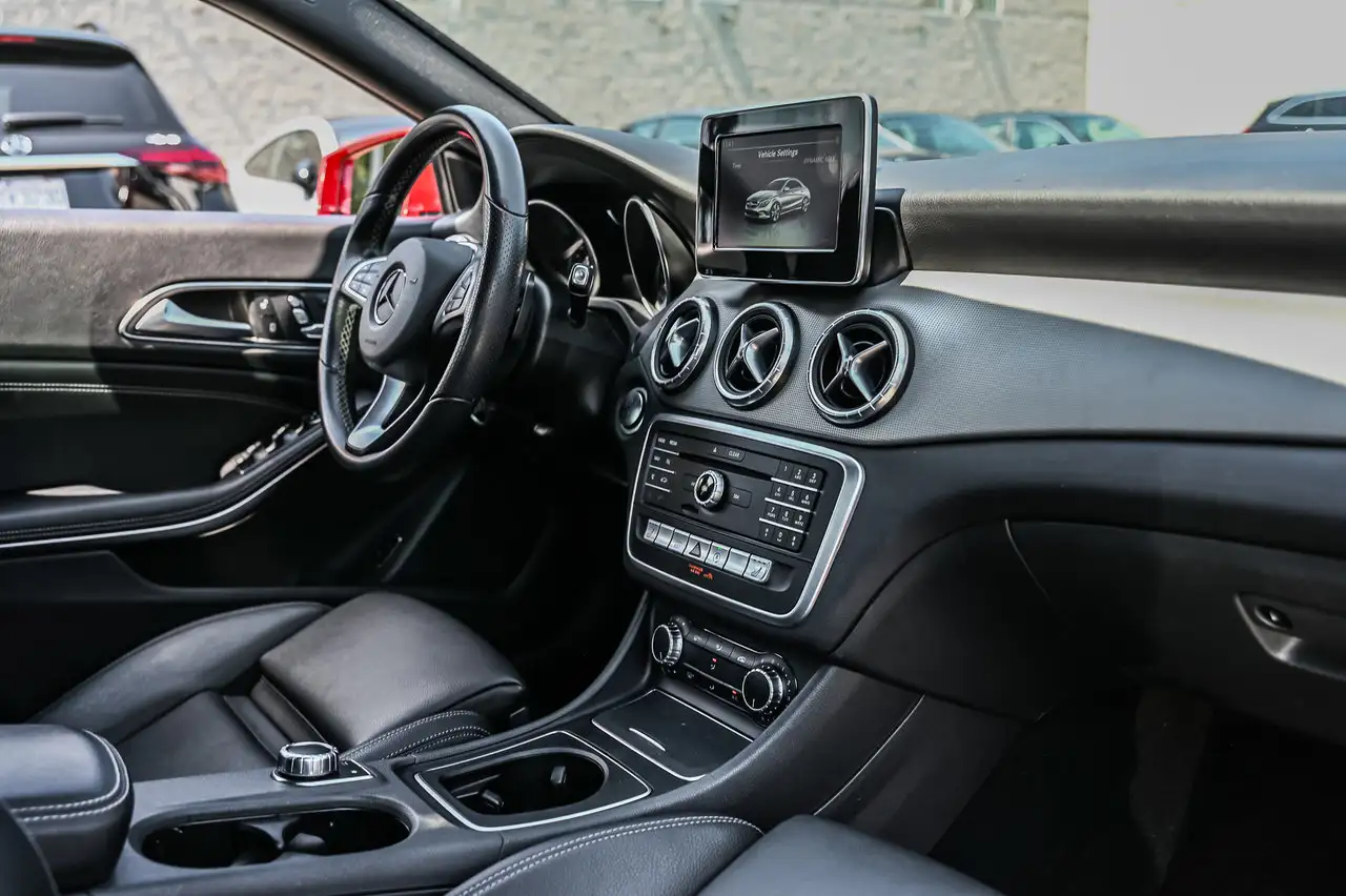 Mercedes-Benz CLA снимка Mercedes-Benz CLA