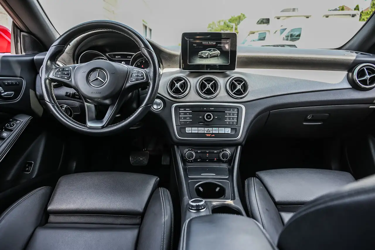 Mercedes-Benz CLA снимка Mercedes-Benz CLA