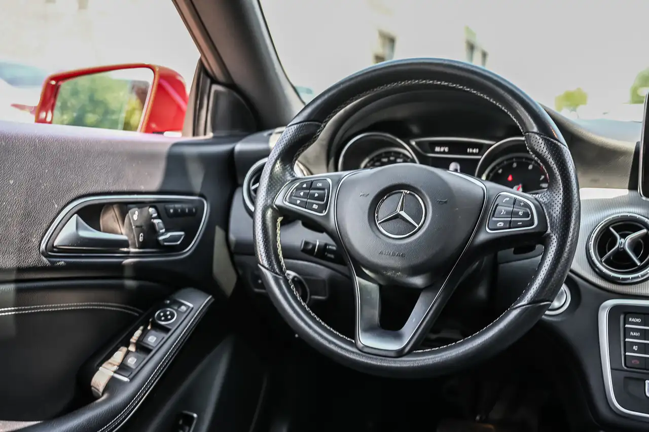 Mercedes-Benz CLA снимка Mercedes-Benz CLA