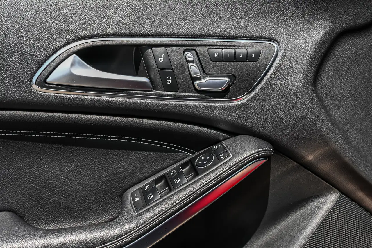 Mercedes-Benz CLA снимка Mercedes-Benz CLA