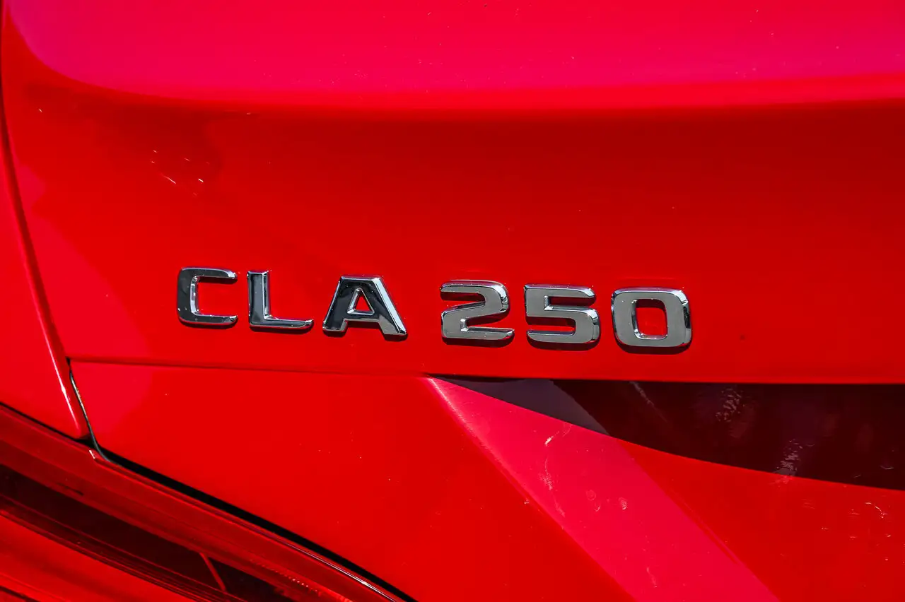 Mercedes-Benz CLA снимка Mercedes-Benz CLA