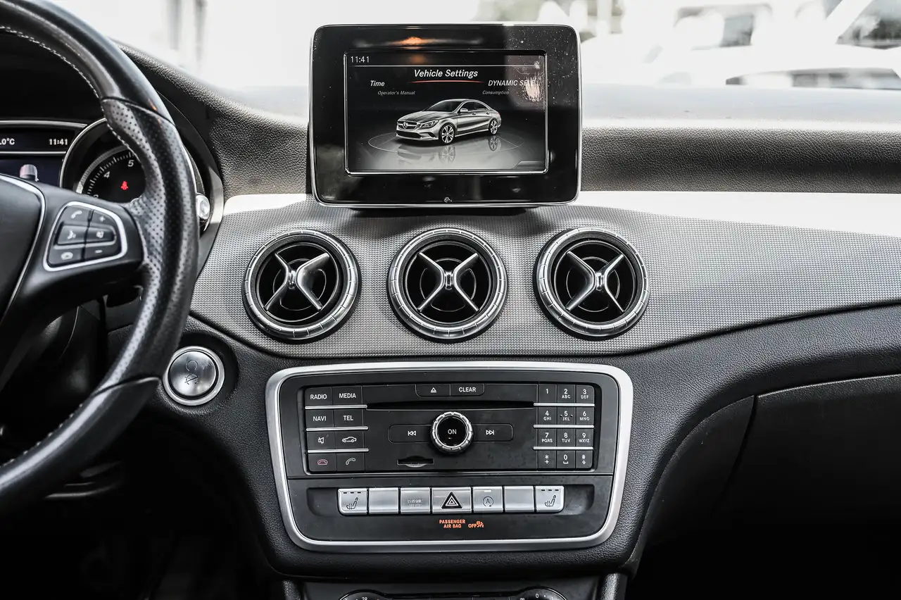 Mercedes-Benz CLA снимка Mercedes-Benz CLA