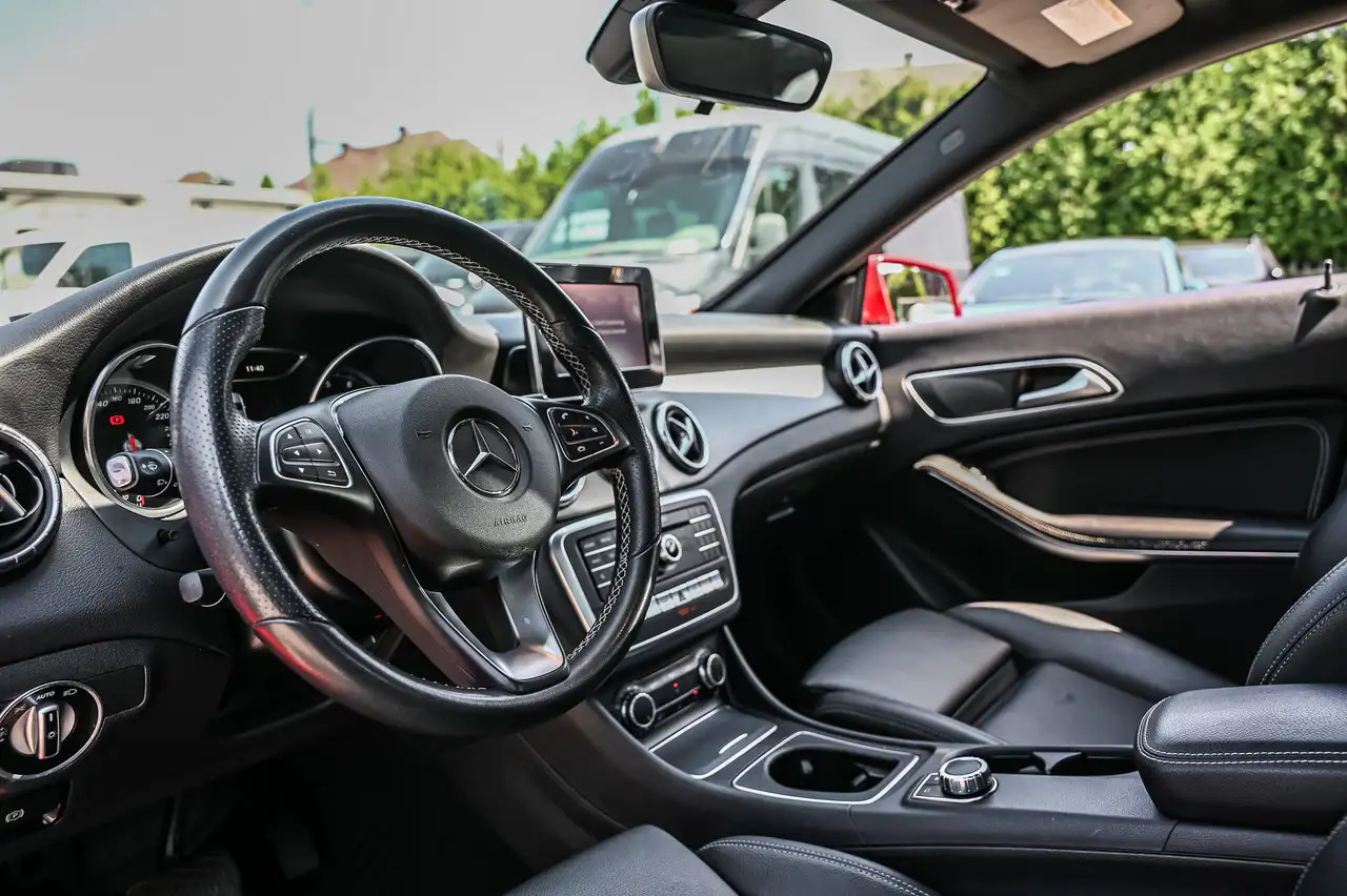 Mercedes-Benz CLA снимка Mercedes-Benz CLA