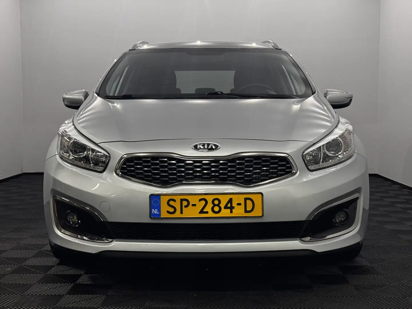 Kia Ceed SW / cee'd SW Sportswagon 1.0 T-GDi Design Edition Clima, Camera Gris - 2