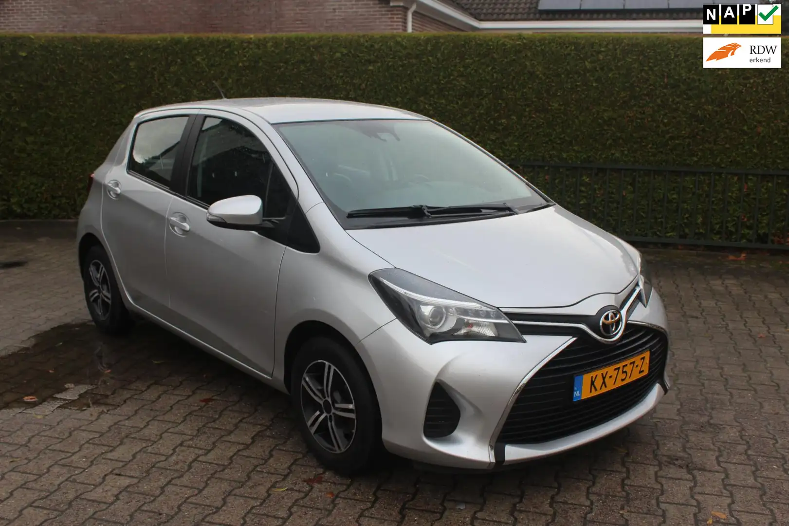 Toyota Yaris 1.0 VVT-i Trend Stoelverwarming Grijs - 1