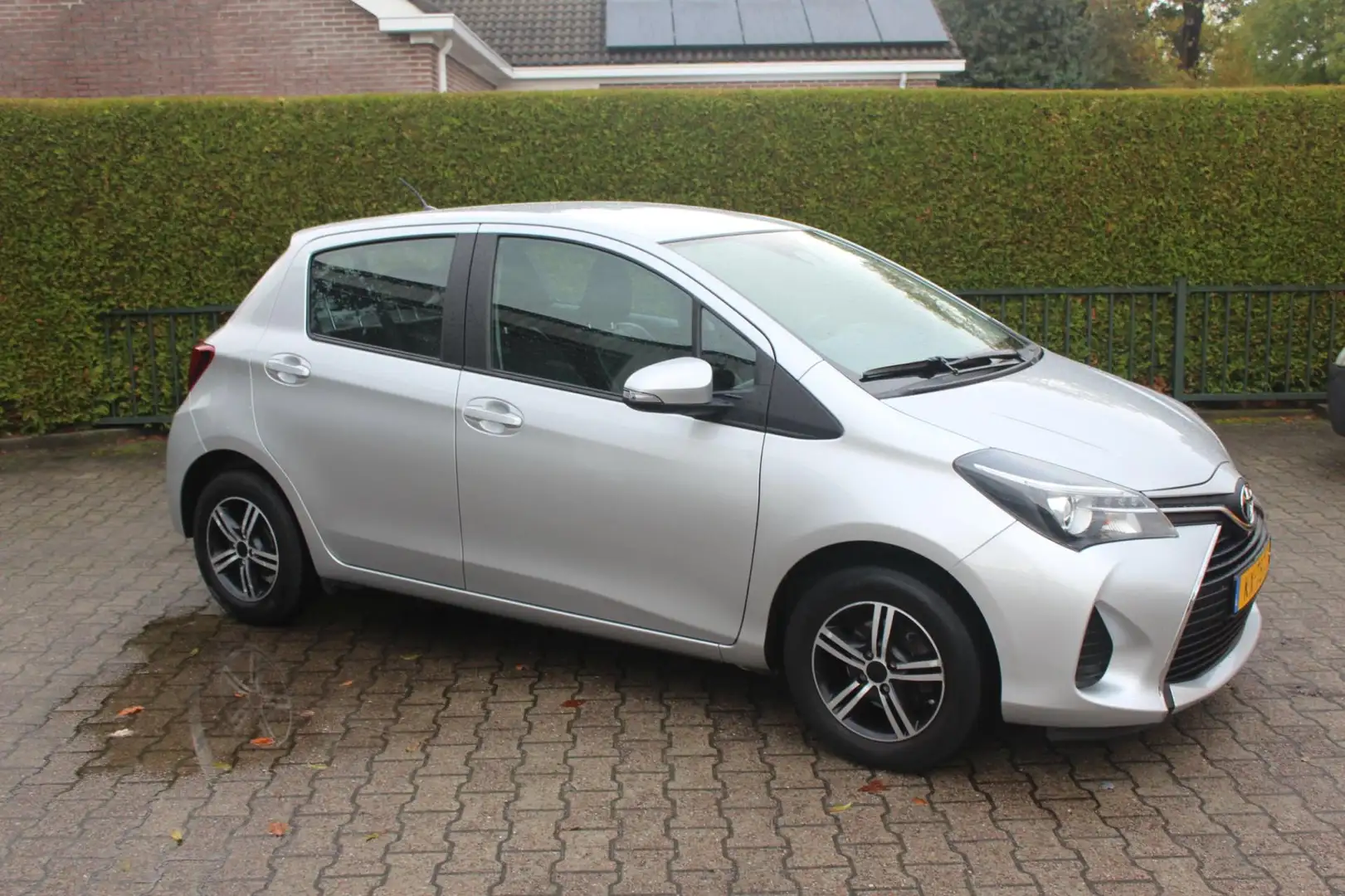 Toyota Yaris 1.0 VVT-i Trend Stoelverwarming Grijs - 2