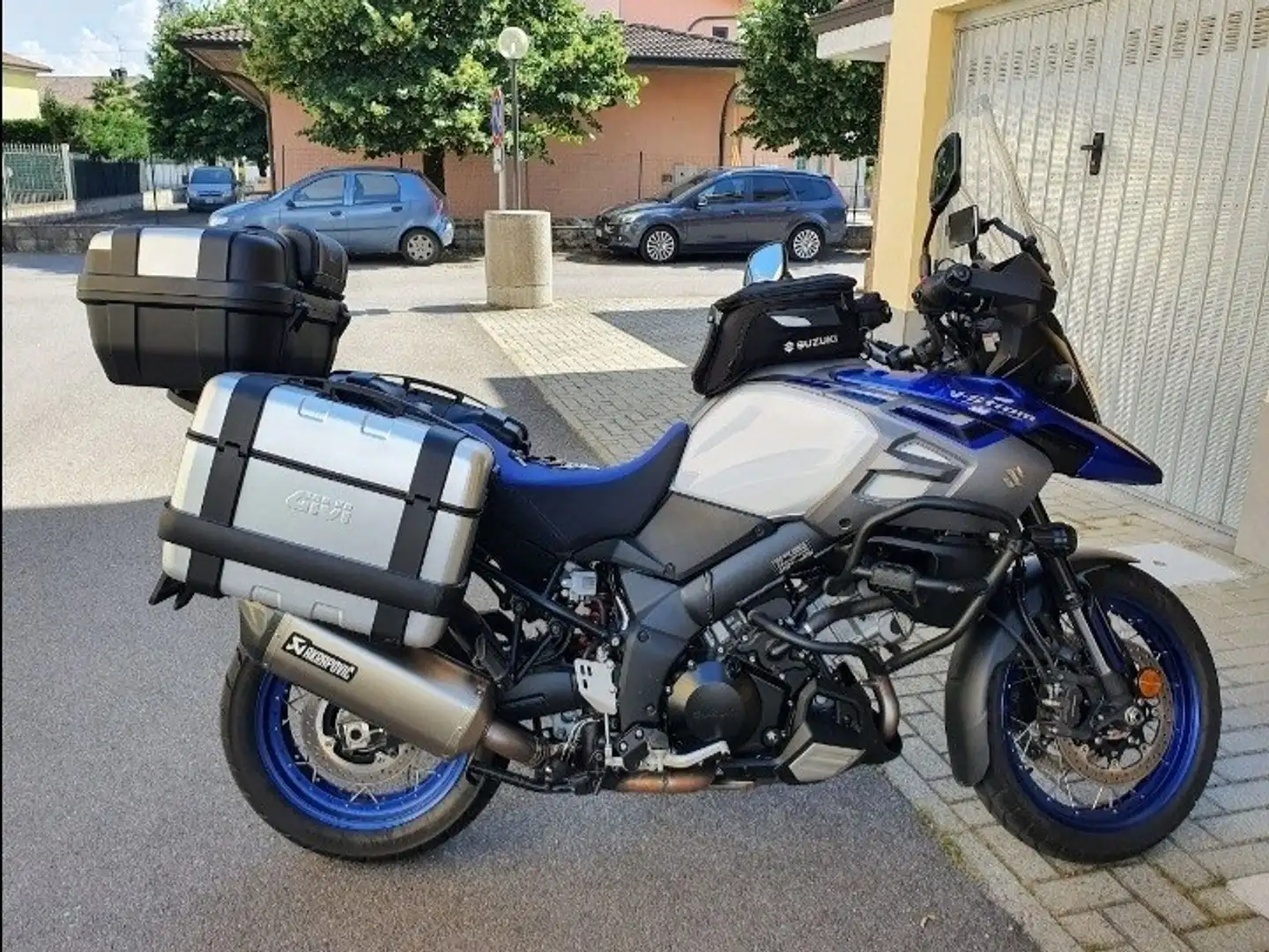 Suzuki V-Strom 1000 XT Blue - 1