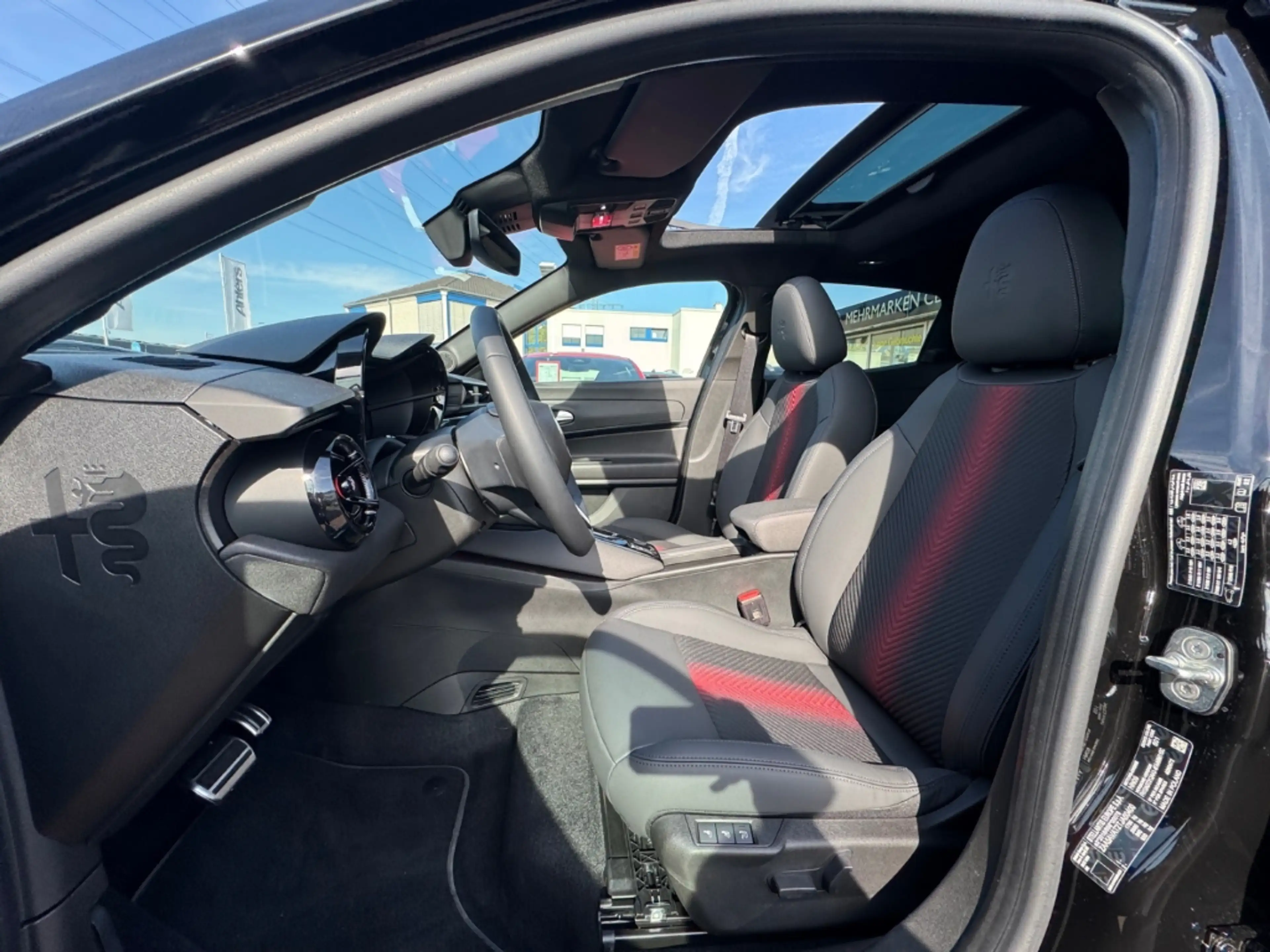 Alfa Romeo Junior Ti Ibrida+SCHIEBEDACH+MATRIX+NAVI+ELSITZE+ELHECK — photo 14