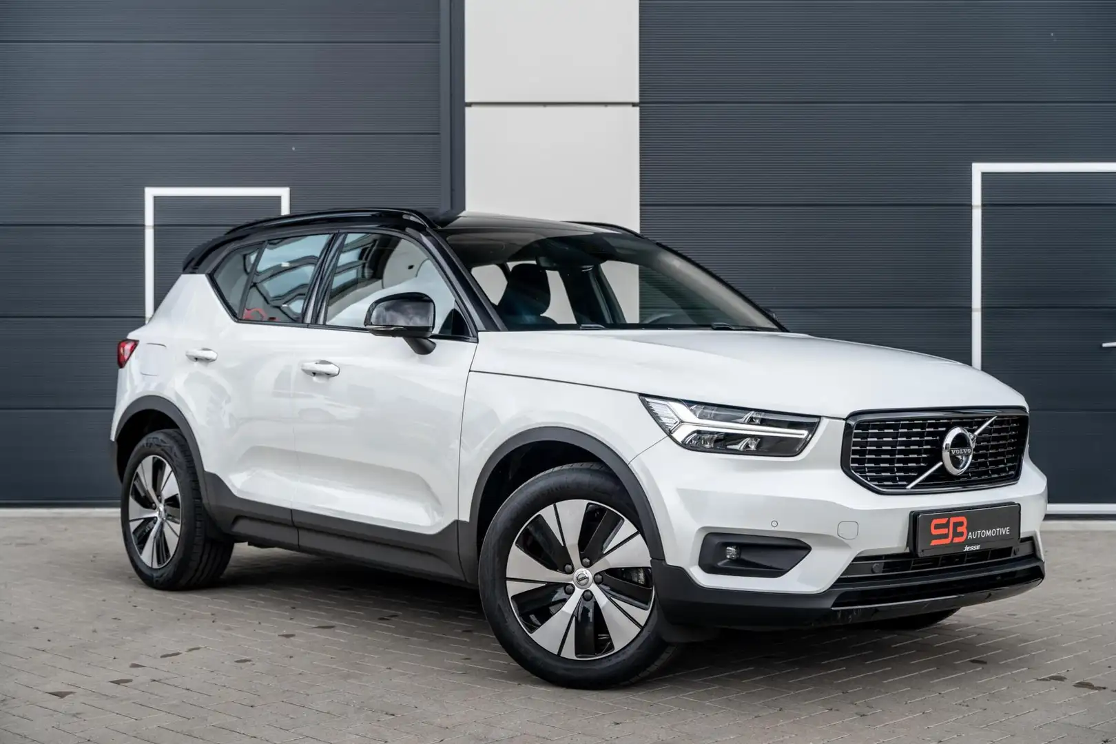 Volvo XC40 1.5 T5 Recharge R-Design DEALER ONDERHOUDEN|VOL! Wit - 1