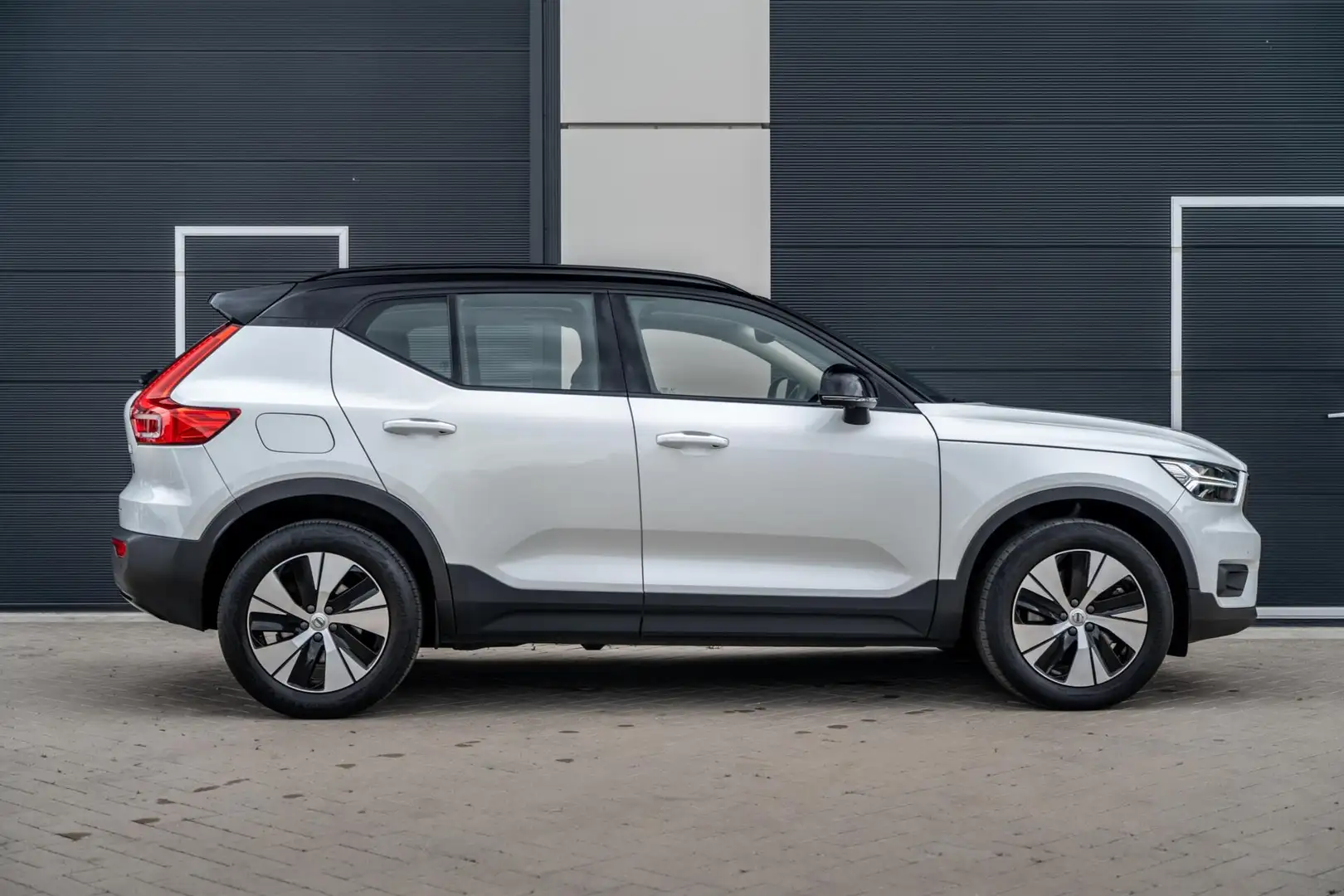 Volvo XC40 1.5 T5 Recharge R-Design DEALER ONDERHOUDEN|VOL! Wit - 2