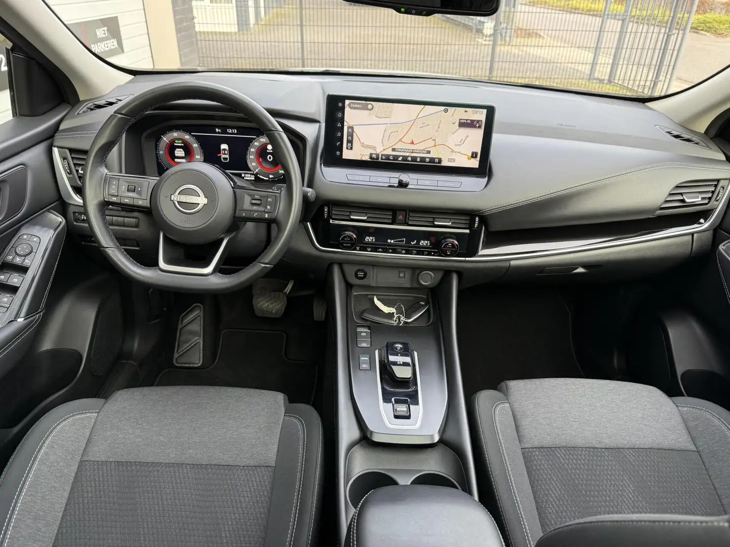Nissan Qashqai 1.5 e-Power Business Design PANORAMADAK 360 adapti Zwart - 2