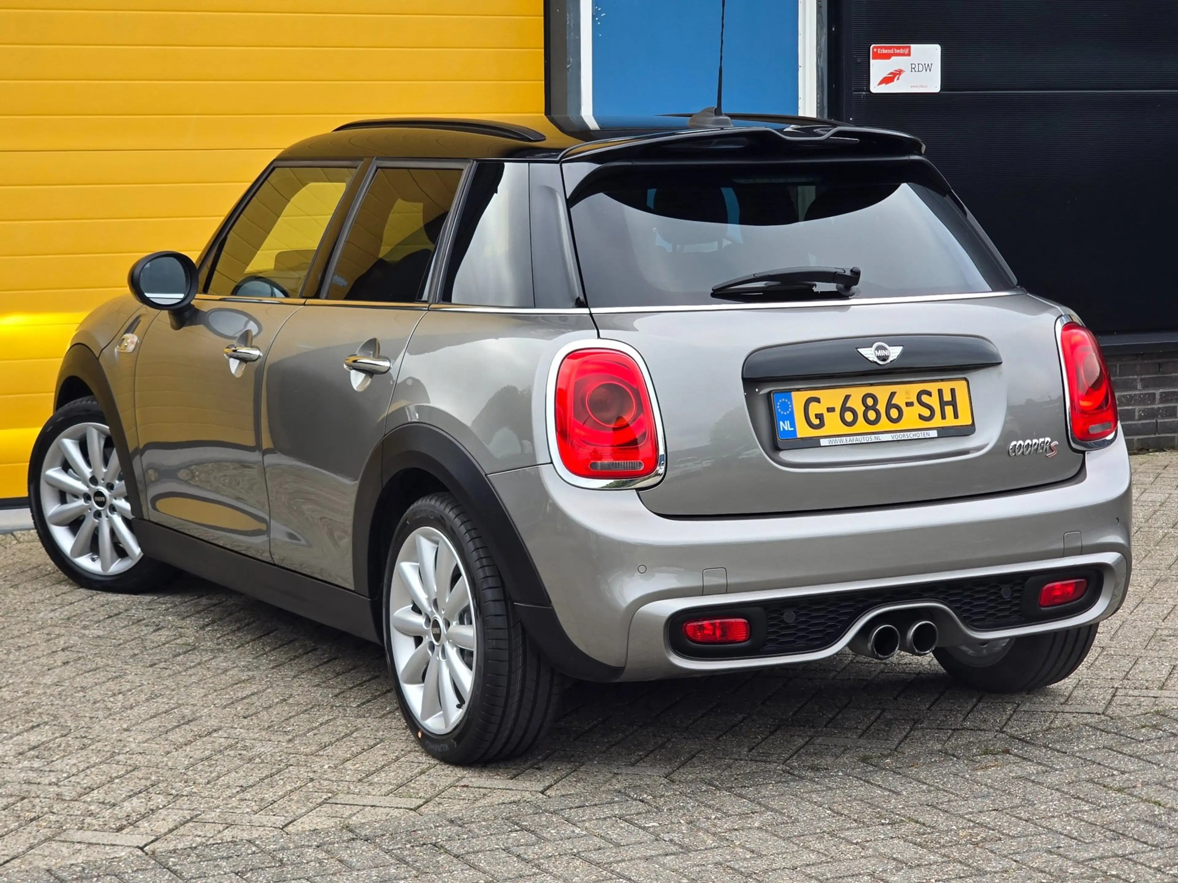 MINI Cooper S 5-Deurs 2.0 Chili Serious Business / AUT / 5 Deurs — photo 2