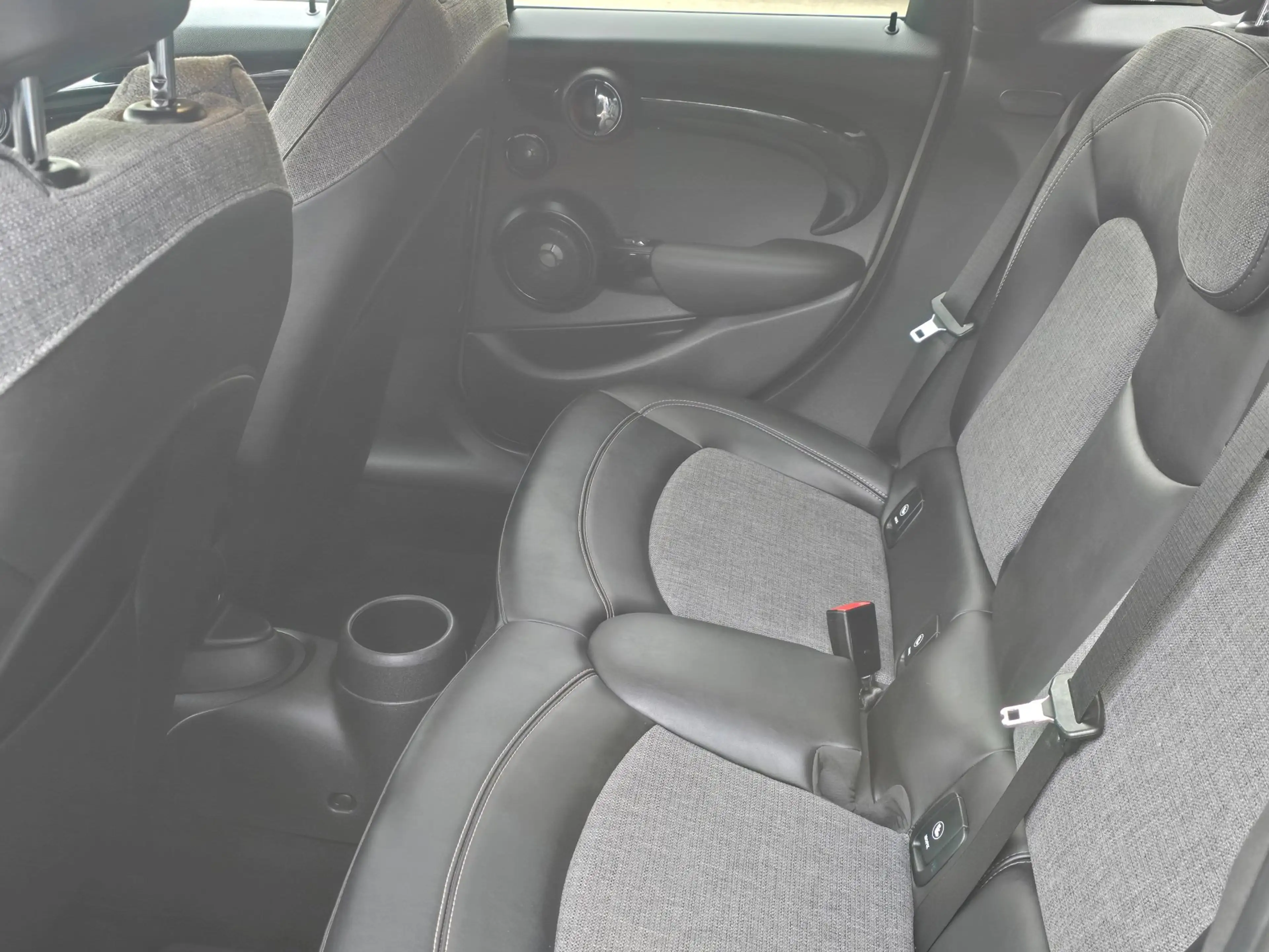 MINI Cooper S 5-Deurs 2.0 Chili Serious Business / AUT / 5 Deurs — photo 9
