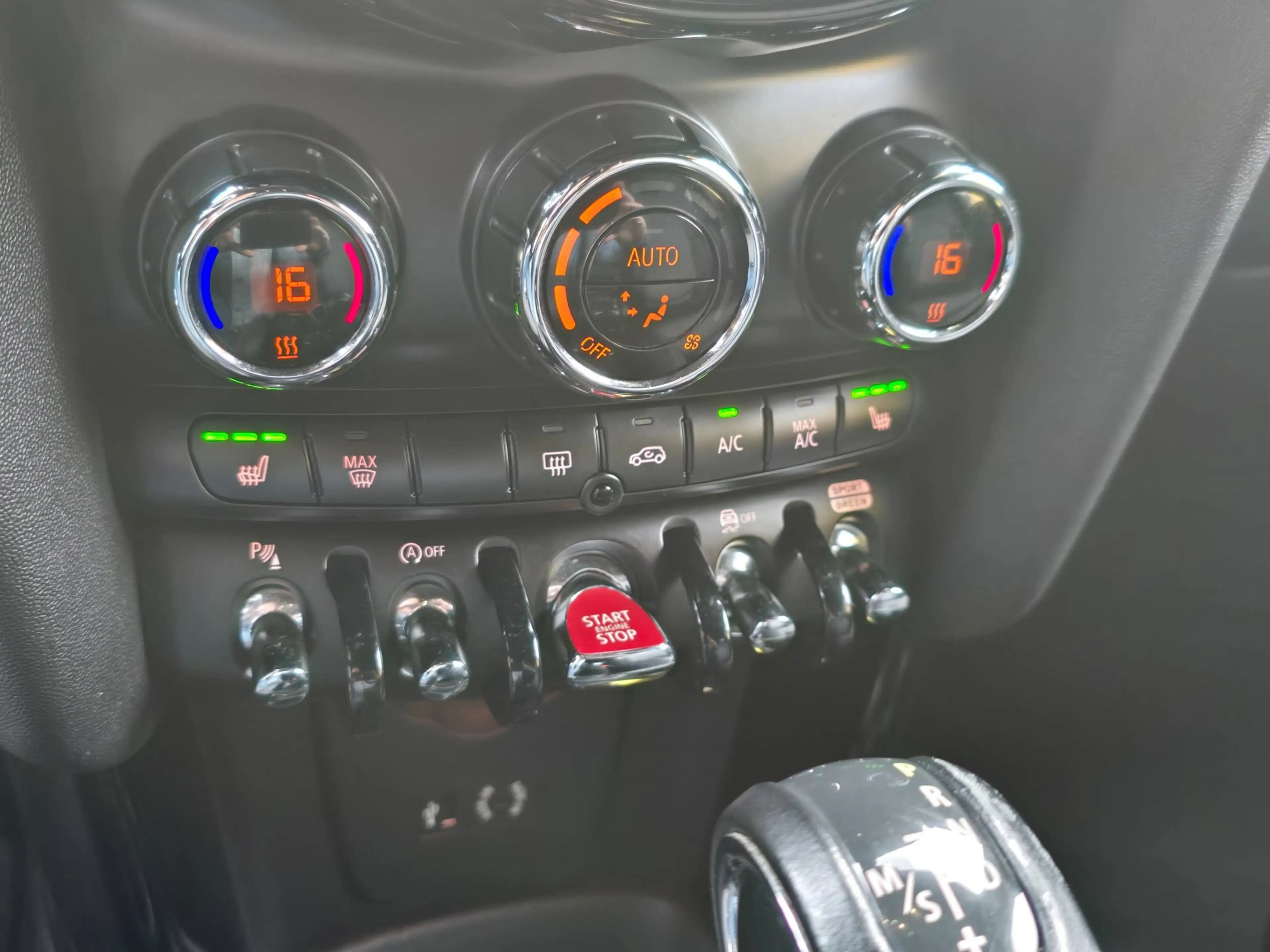 MINI Cooper S 5-Deurs 2.0 Chili Serious Business / AUT / 5 Deurs — photo 14