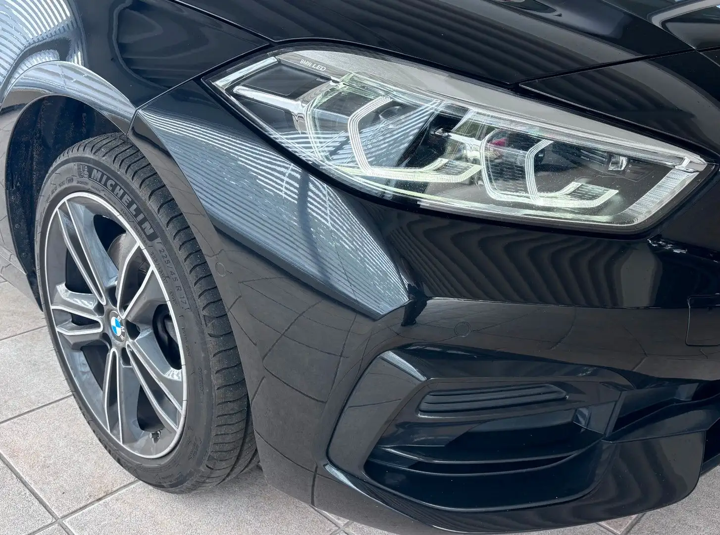 BMW 118 i Aut.Sport Line Komfortzug. Premium KAMERA Noir - 2