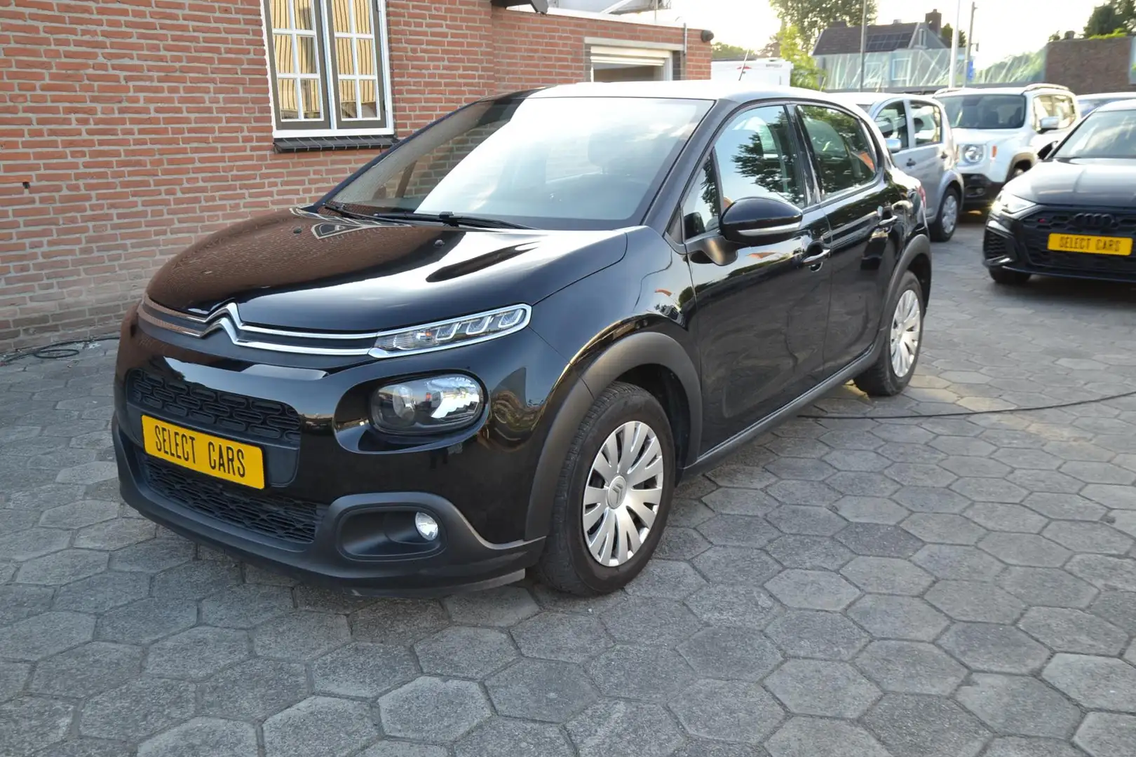 Citroen C3 1.2 PureTech S&S Business Zwart - 1