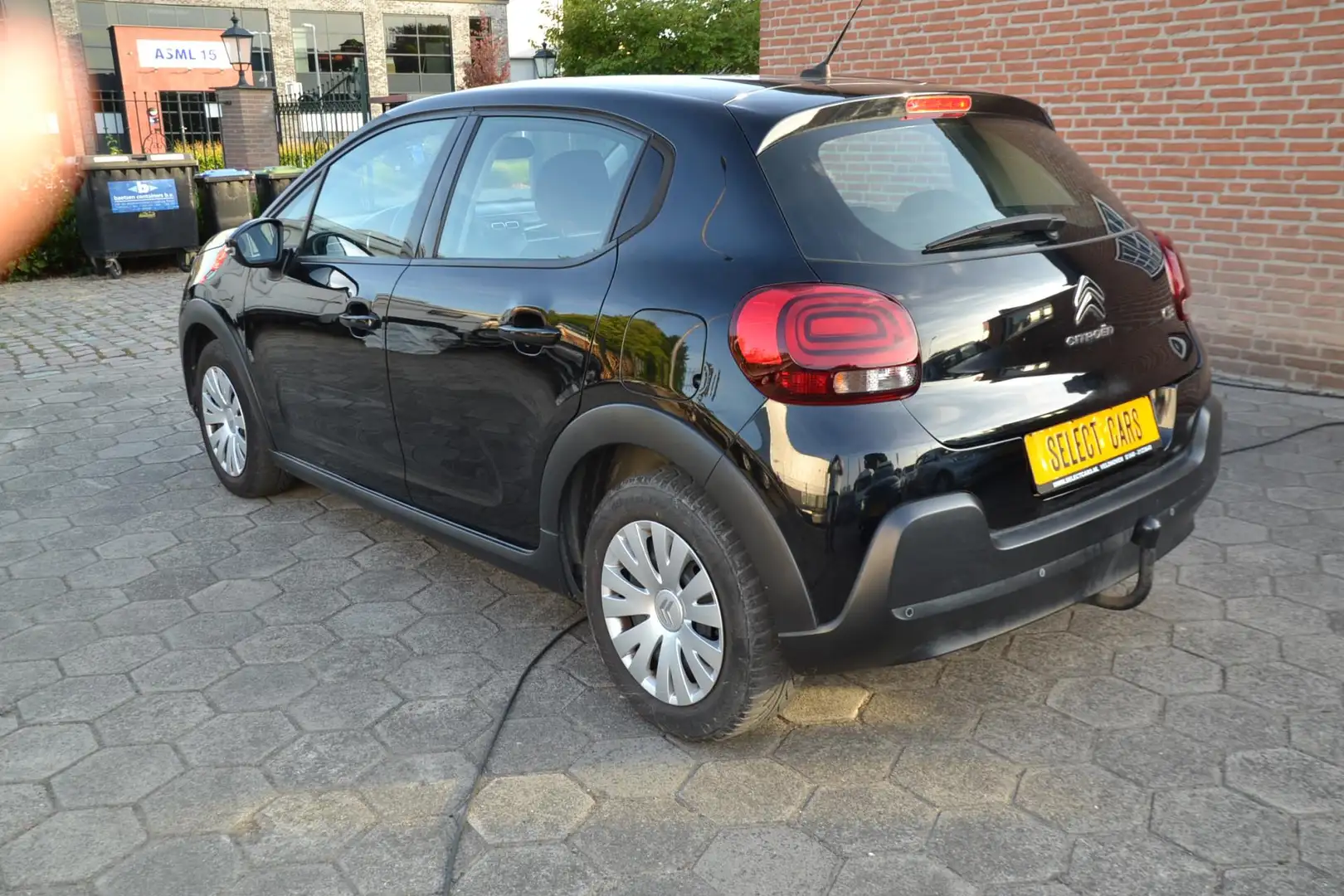 Citroen C3 1.2 PureTech S&S Business Zwart - 2