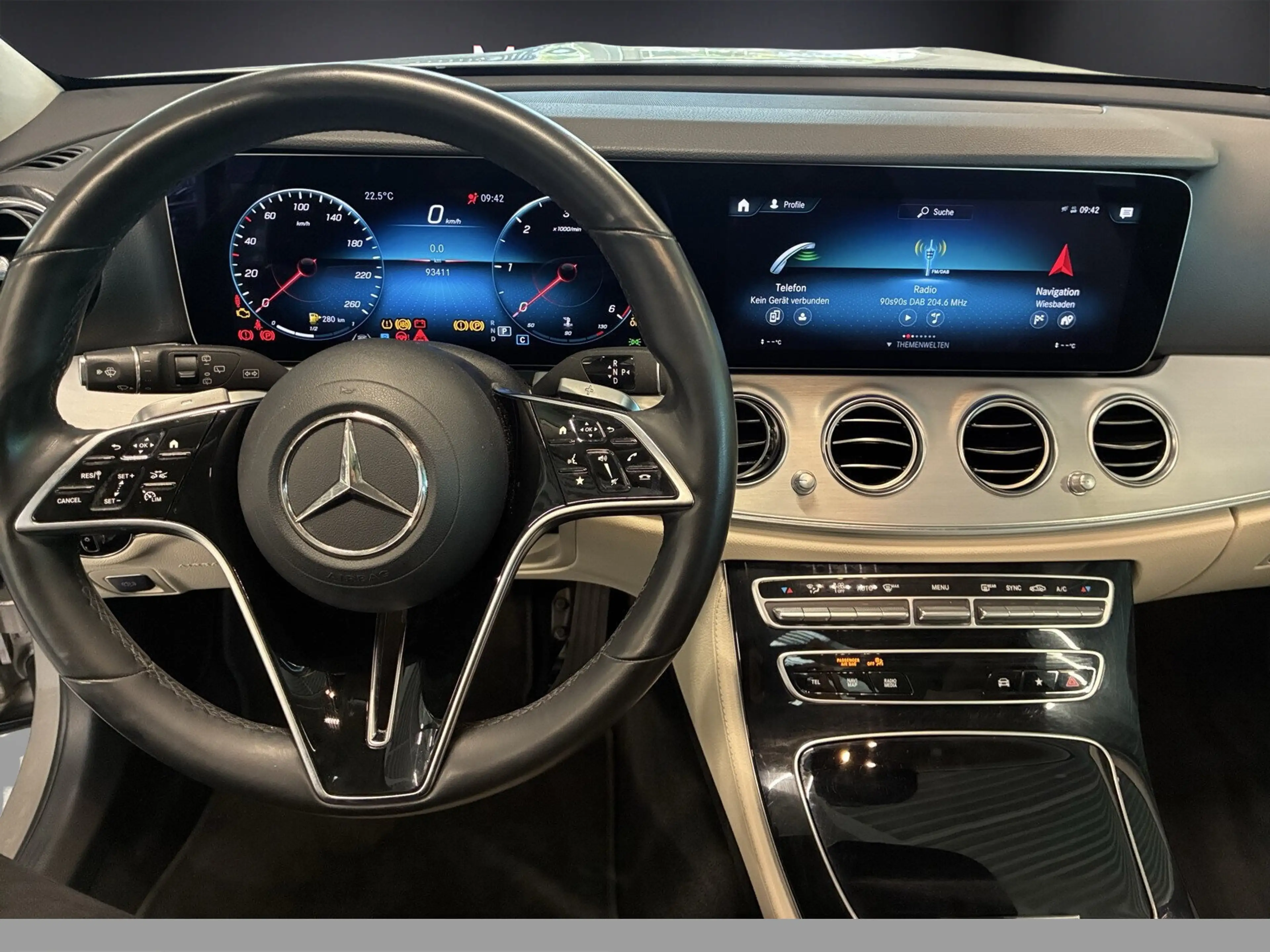Mercedes-Benz E 400 E 400 d T AMG-LINE PANO SITZKLIMA MASSAGE BURMESTER — photo 14