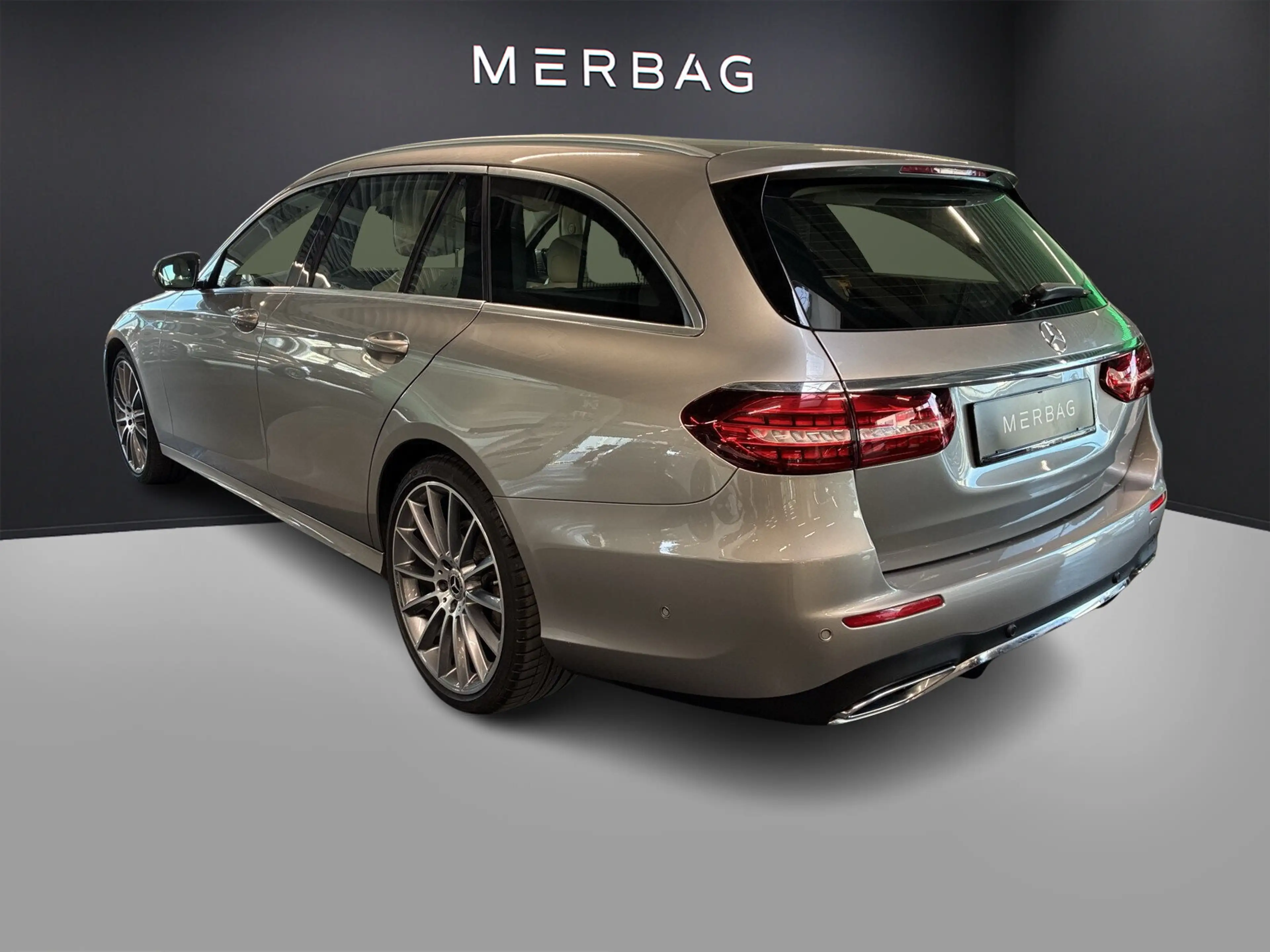 Mercedes-Benz E 400 E 400 d T AMG-LINE PANO SITZKLIMA MASSAGE BURMESTER — photo 7