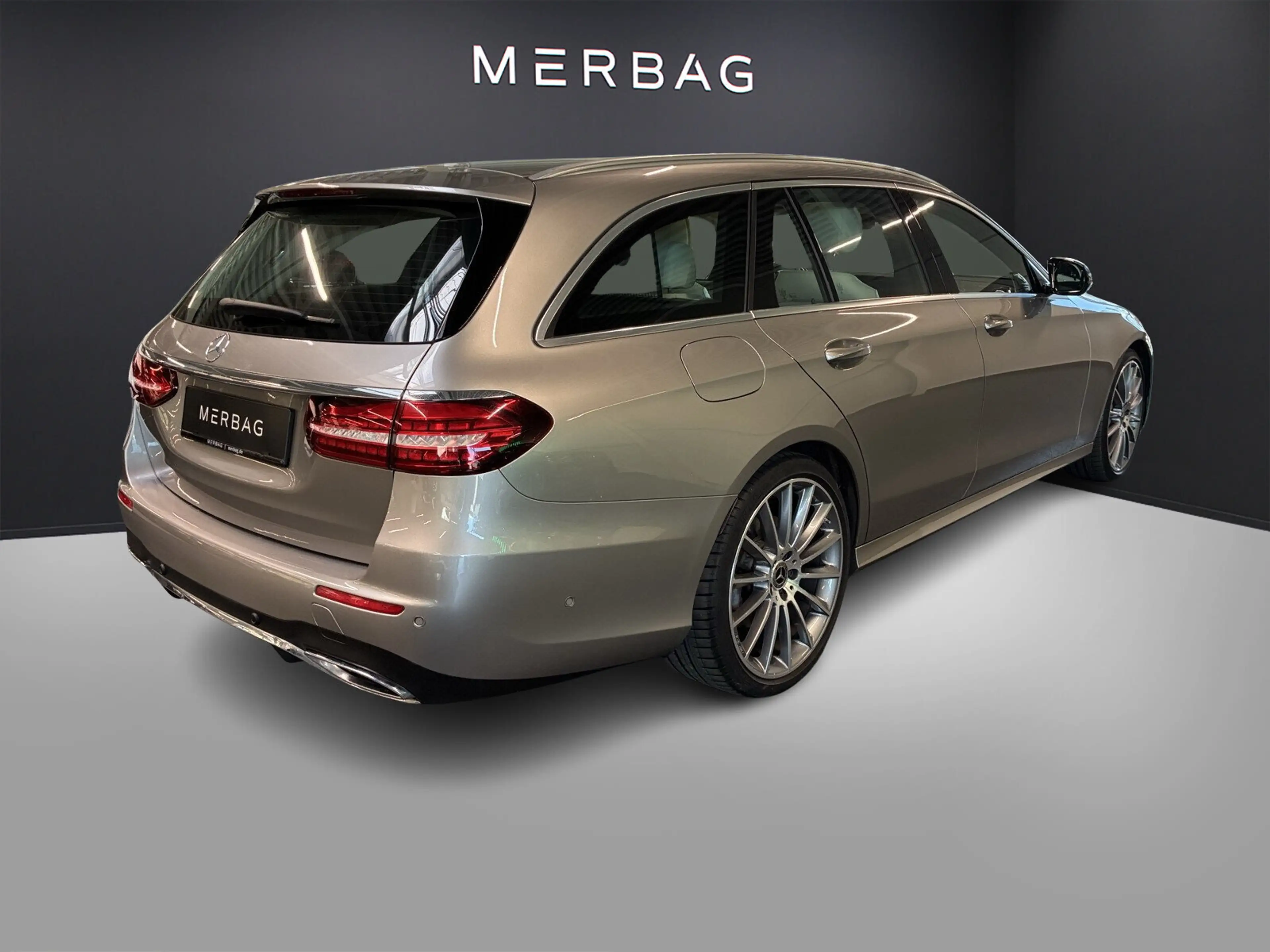 Mercedes-Benz E 400 E 400 d T AMG-LINE PANO SITZKLIMA MASSAGE BURMESTER — photo 5
