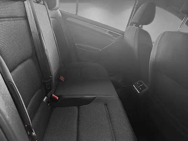 Volkswagen Golf view 11
