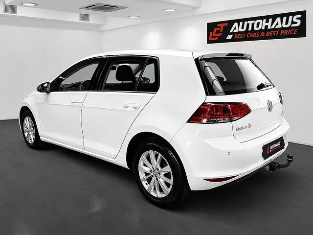 Volkswagen Golf view 3