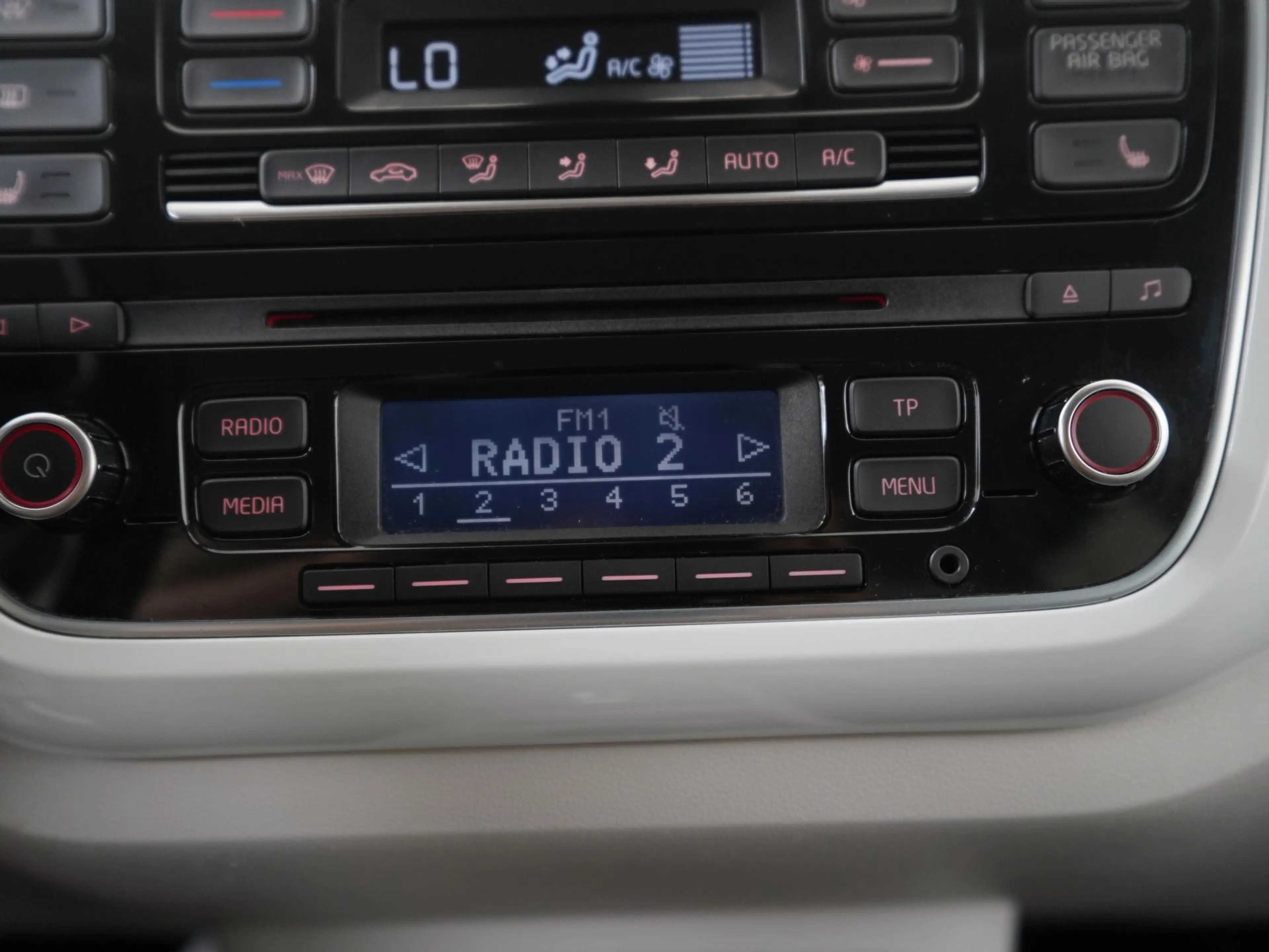Volkswagen e-up! e-Up! | SOH 86% | Stoelverwarming | Maps + More | — photo 10