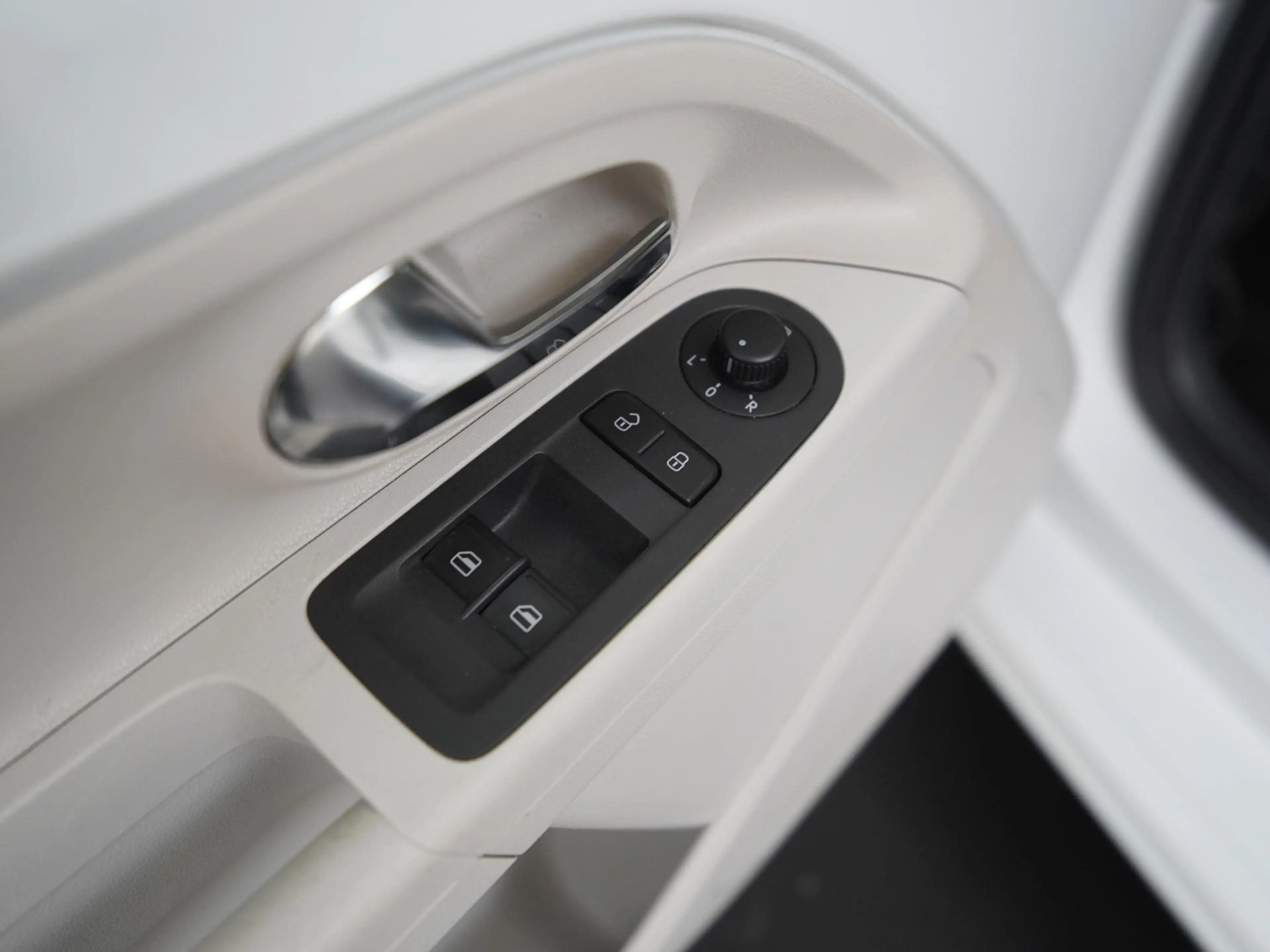 Volkswagen e-up! e-Up! | SOH 86% | Stoelverwarming | Maps + More | — photo 29