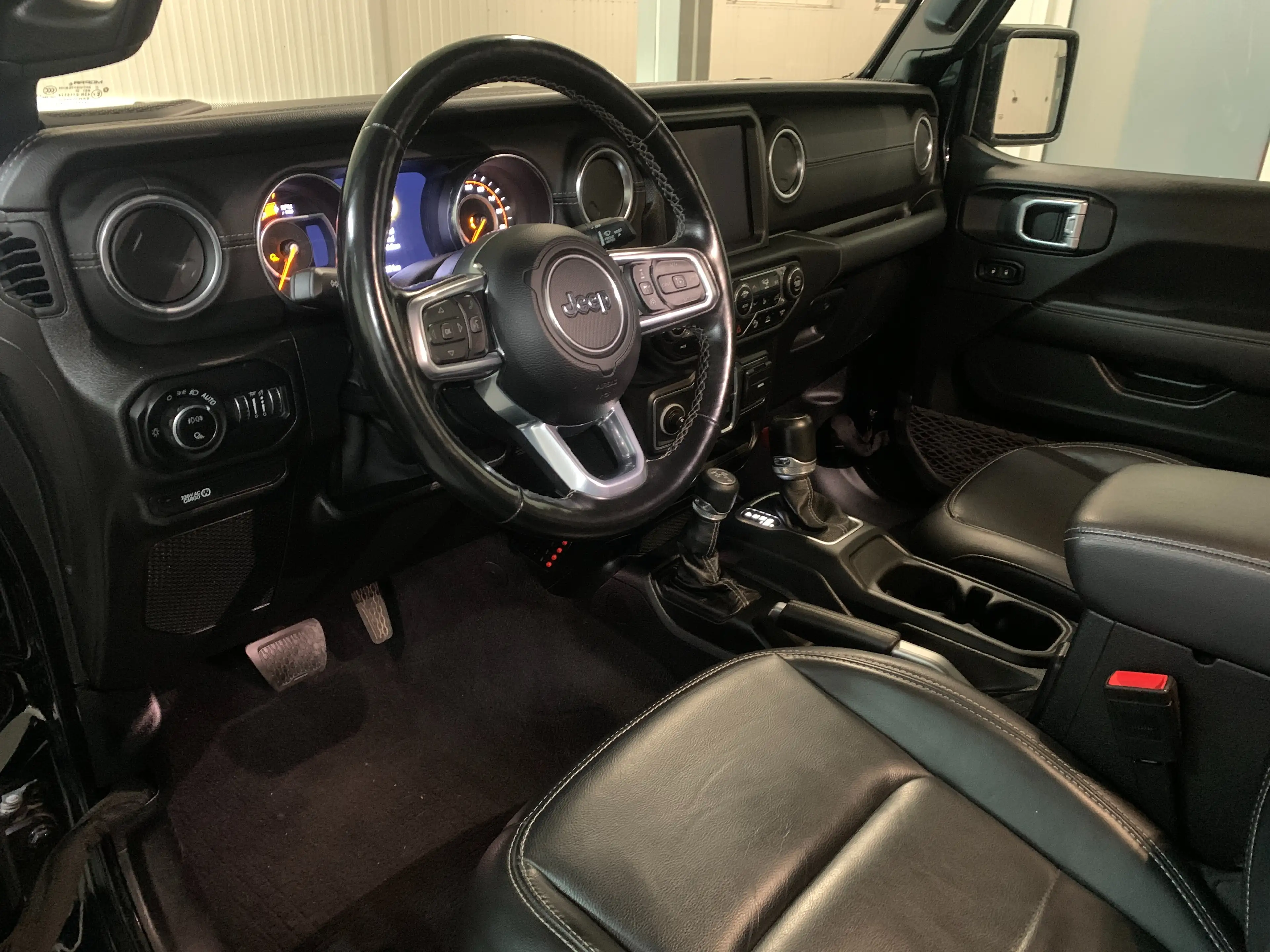 Jeep Gladiator 3,0 V6 AT8 4WD Overland — photo 11
