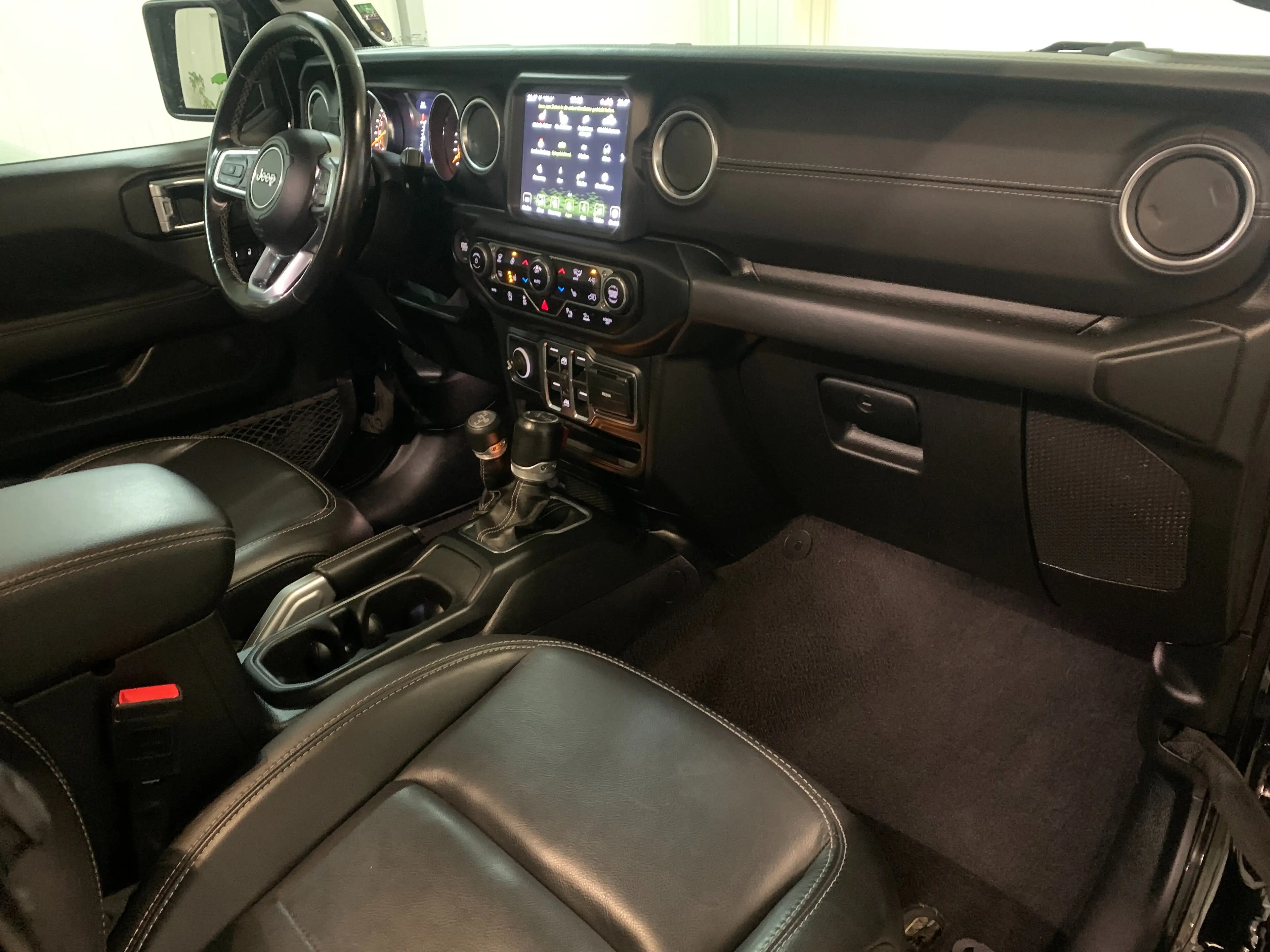 Jeep Gladiator 3,0 V6 AT8 4WD Overland — photo 12