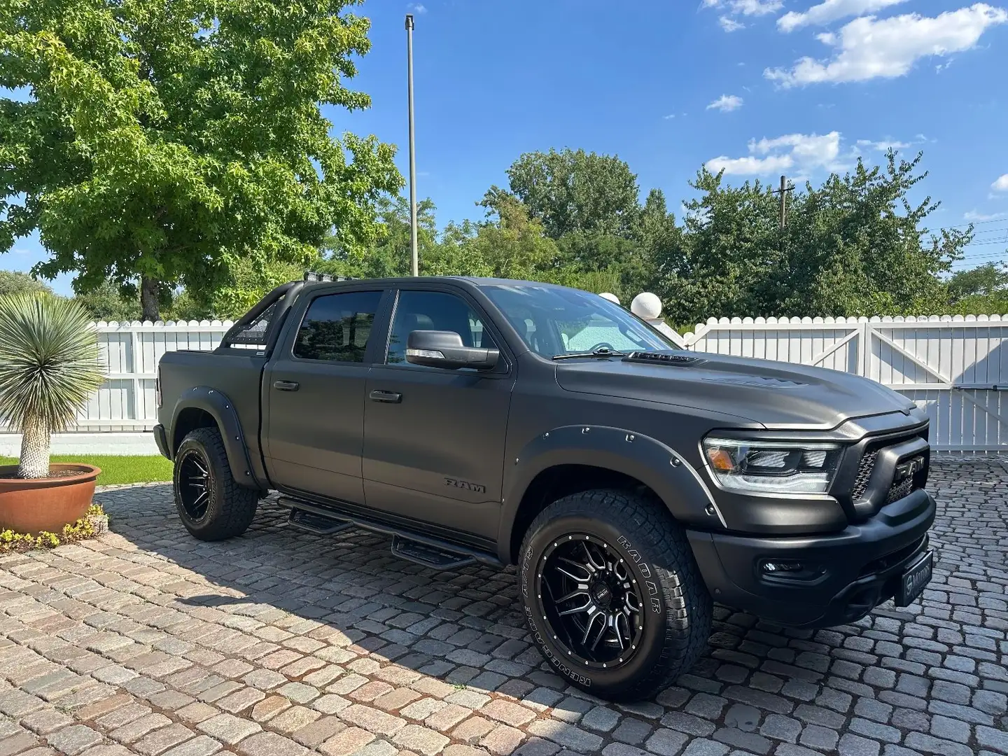 Dodge RAM 1500 5.7L 4x4 Rebel/Ahk/Kamera/LED/ACC/Pano/ Blanco - 2