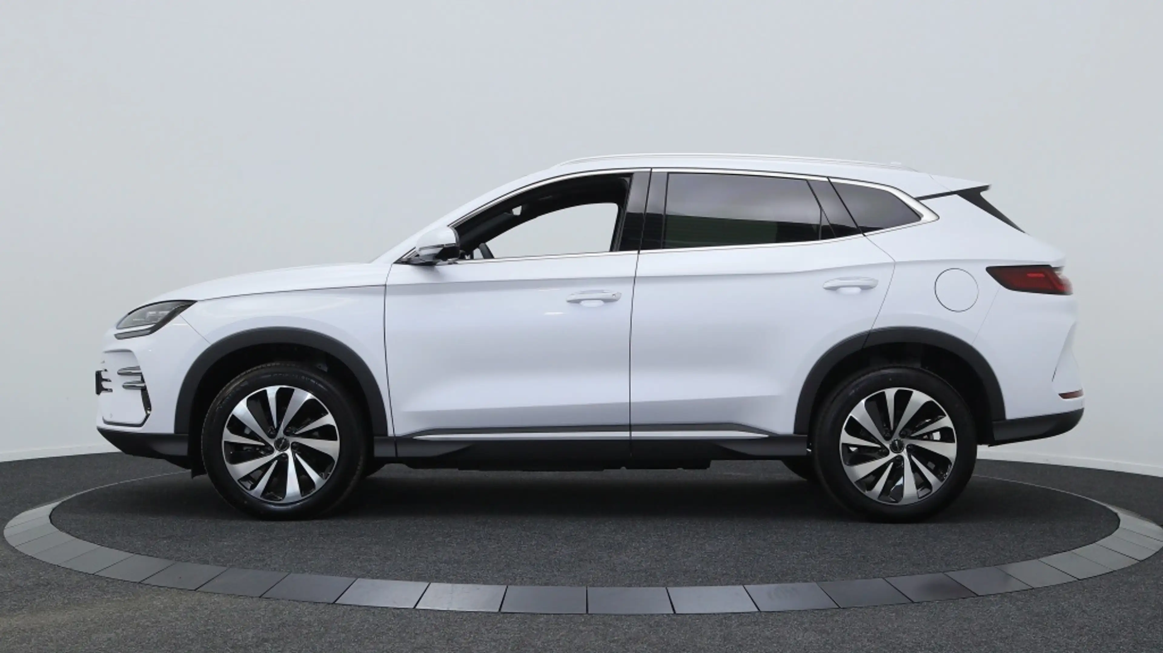 BYD Seal U 1.5 T DM-i Design AWD 18,3 kWh | Plug-in | Dealer — photo 5