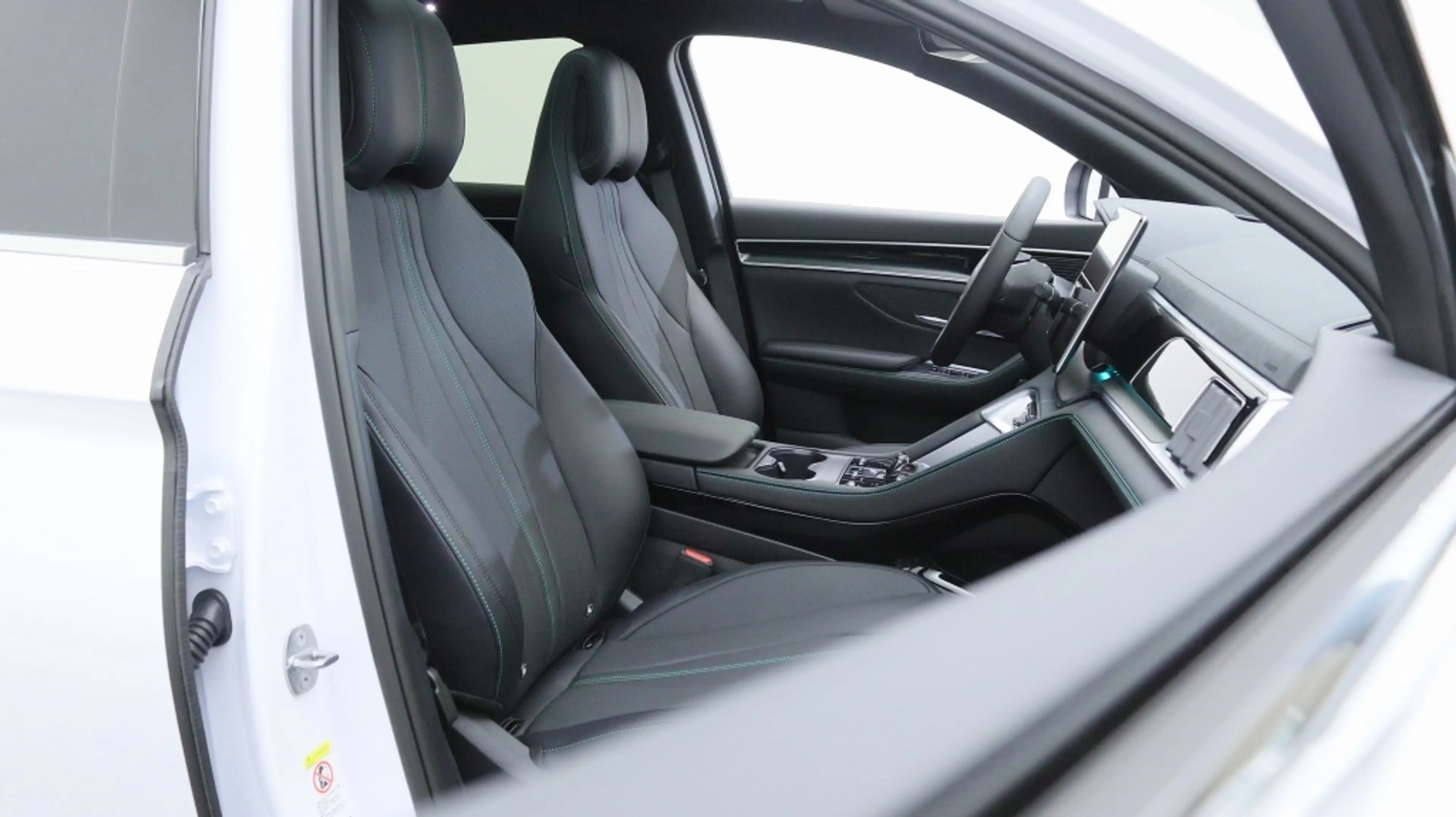 BYD Seal U 1.5 T DM-i Design AWD 18,3 kWh | Plug-in | Dealer — photo 15