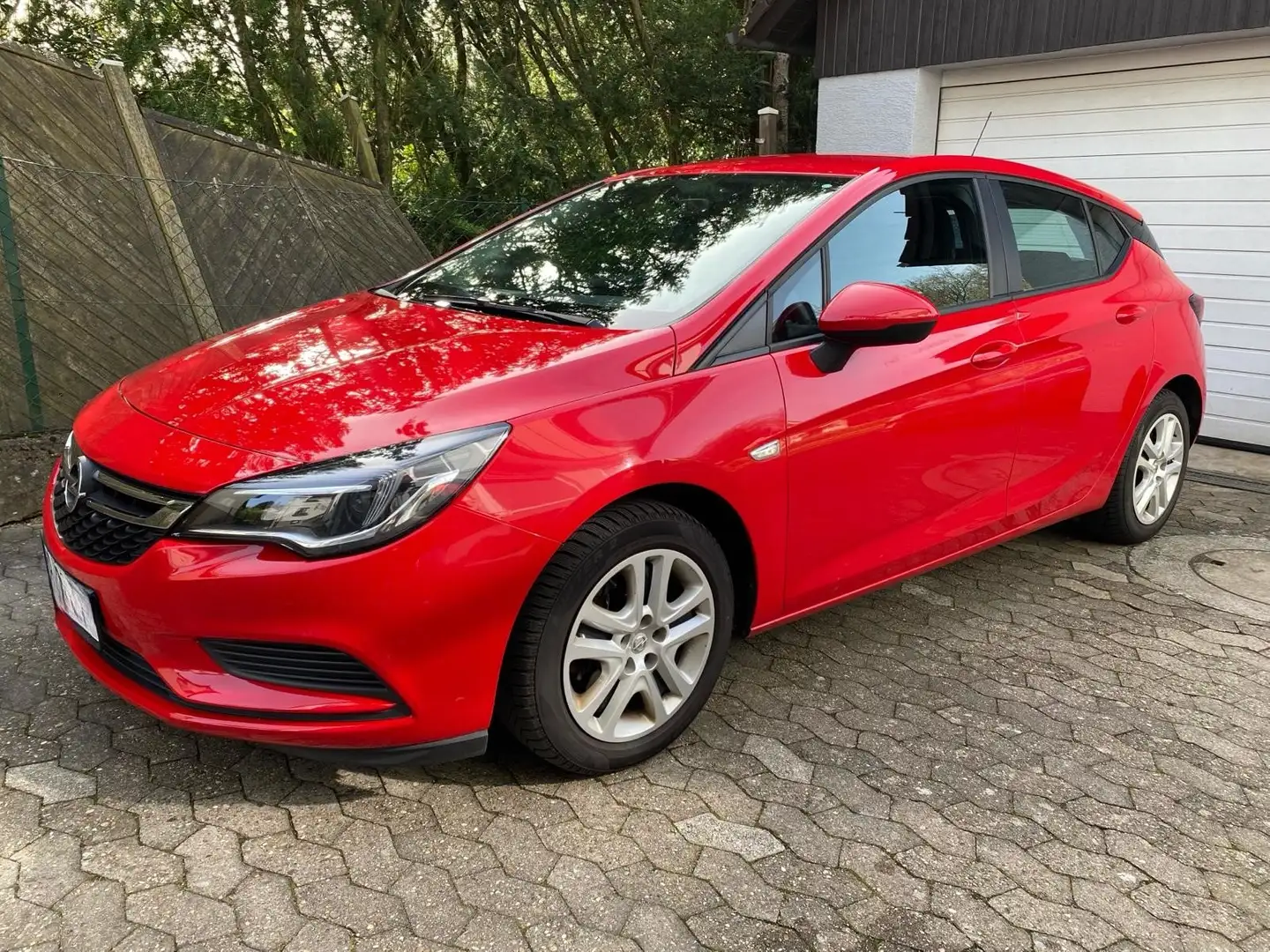 Opel Astra Astra 1.6 D (CDTI) Edition Czerwony - 1