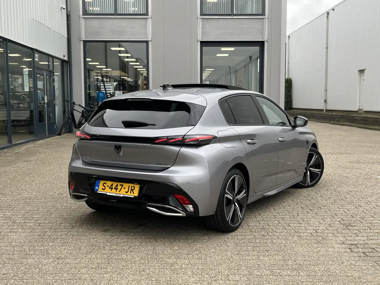 Peugeot 308 1.6 HYbrid 180 GT Pack Business | Navi/Leder/Clima Grijs - 2