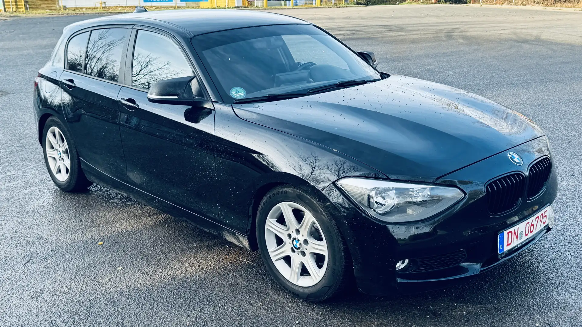 BMW 114 114 i/TÜV 12-2026/EURO 5/PDC/STARTSTOP Schwarz - 2