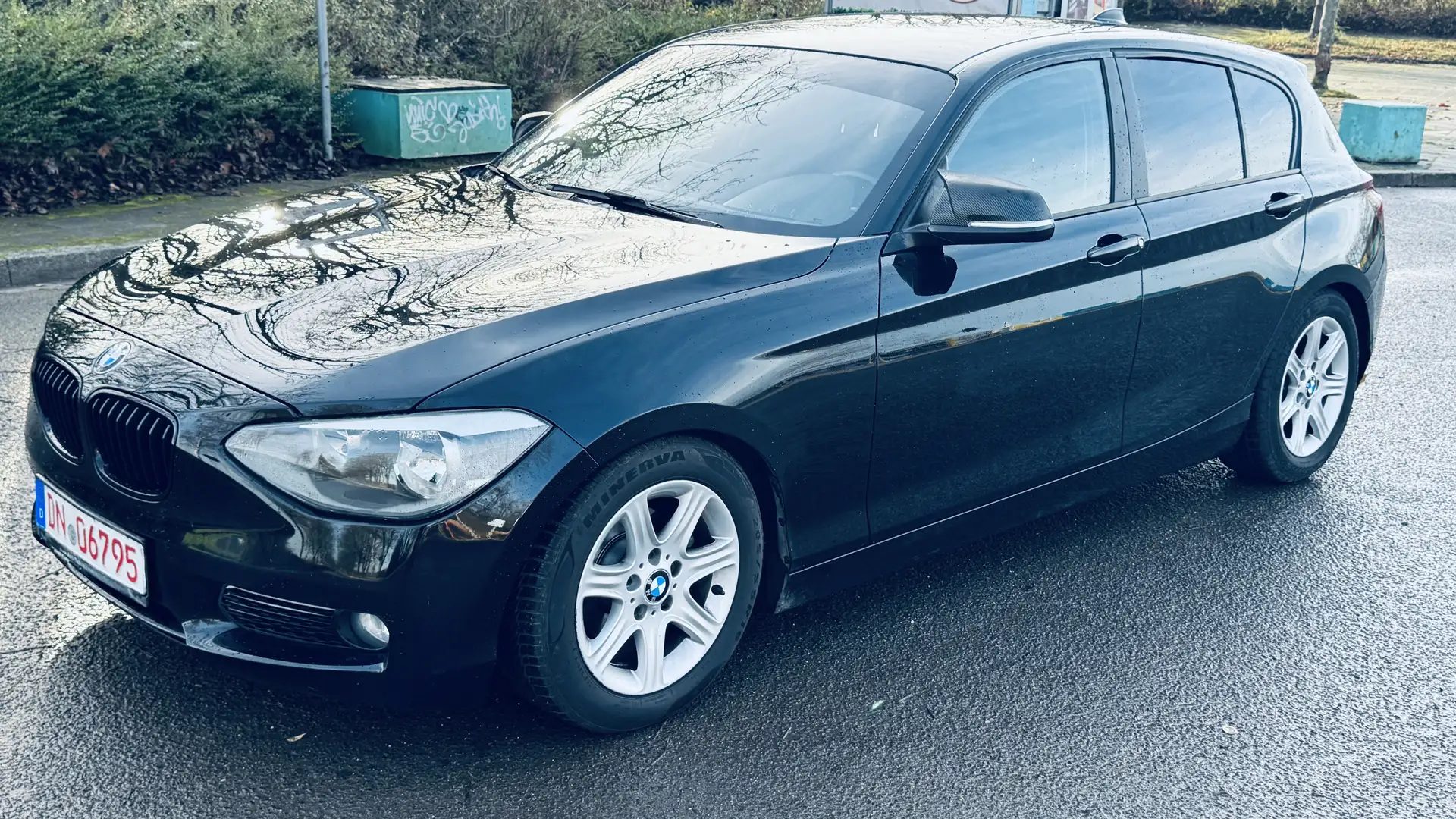 BMW 114 114 i/TÜV 12-2026/EURO 5/PDC/STARTSTOP Schwarz - 1