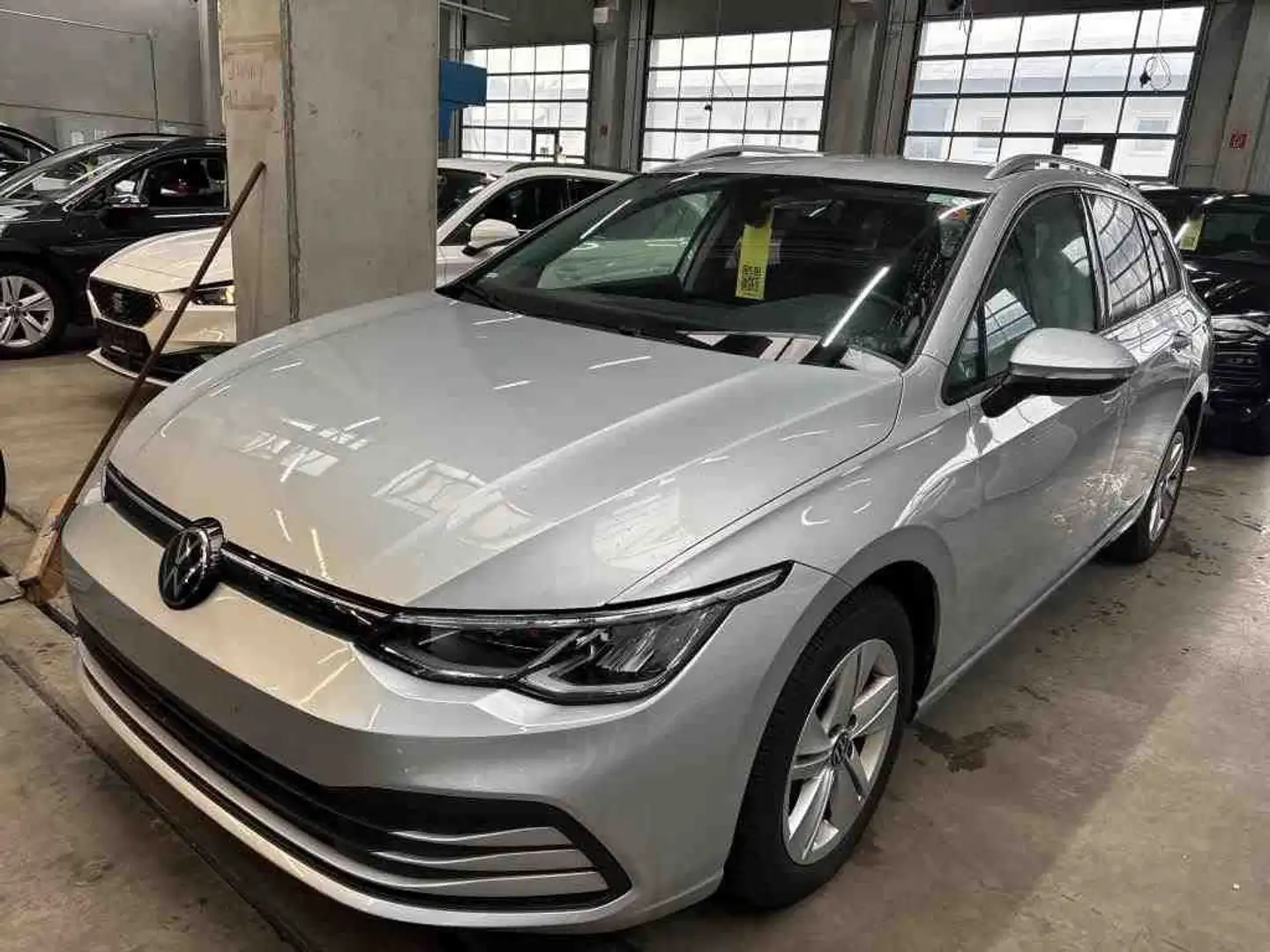 Volkswagen Golf VIII Variant Life Silber - 2